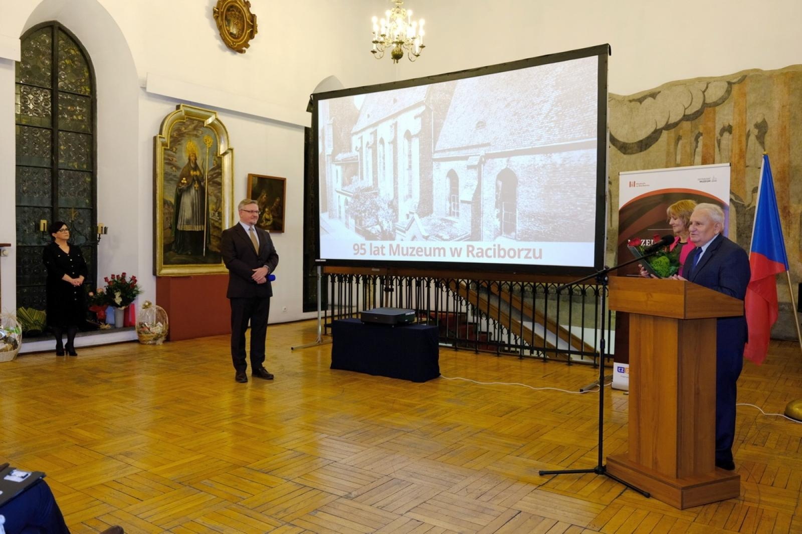 Zdjęcie w galerii na portalu naszraciborz.pl: Złoty warkocz historii. Raciborskie Muzeum świętuje 95-lecie wiadomości z regionu