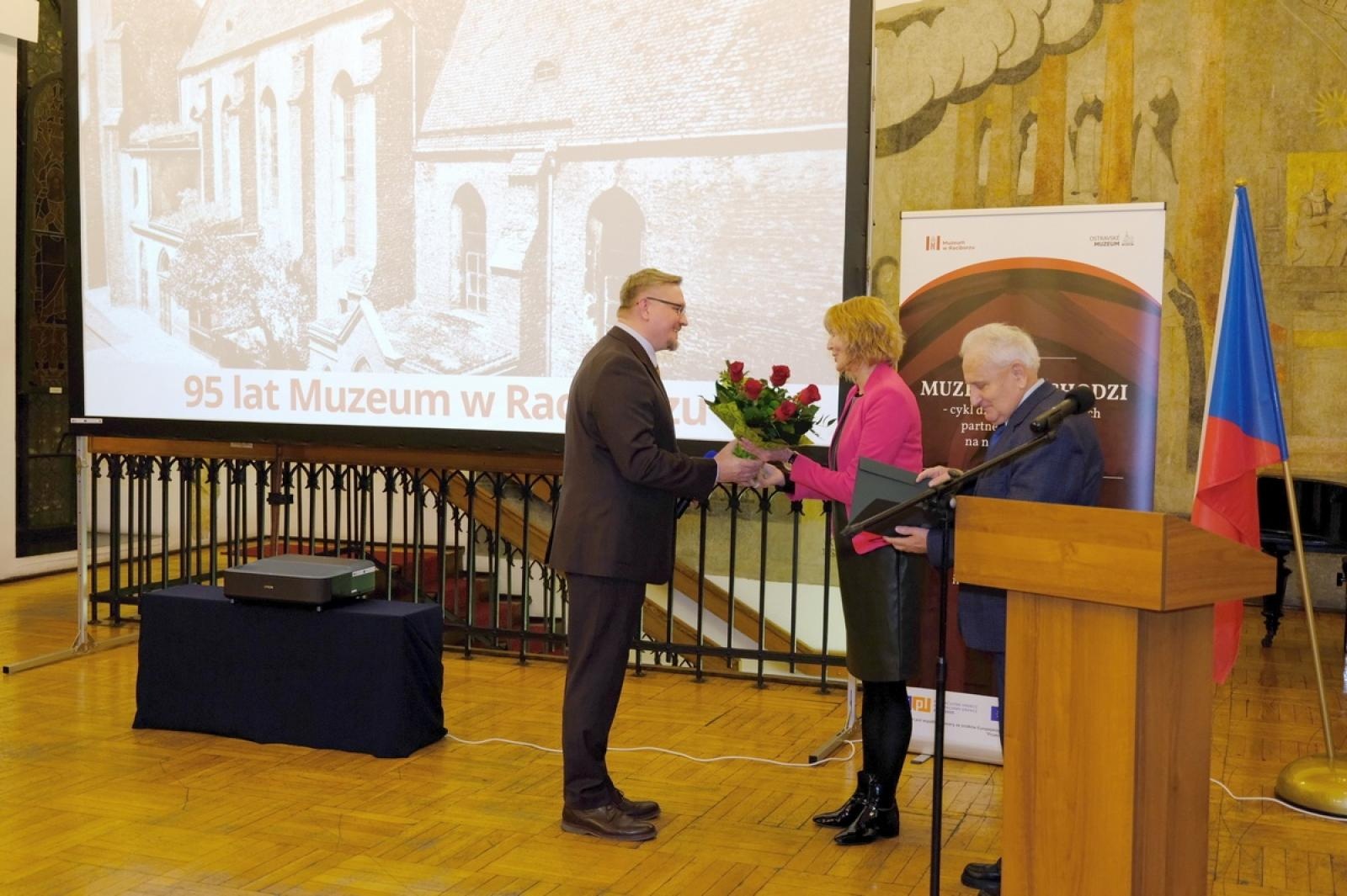 Zdjęcie w galerii na portalu naszraciborz.pl: Złoty warkocz historii. Raciborskie Muzeum świętuje 95-lecie wiadomości z regionu
