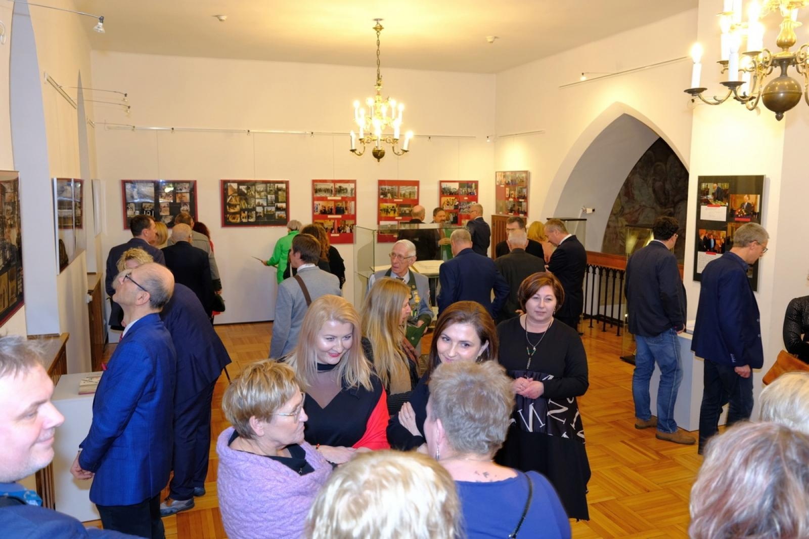 Zdjęcie w galerii na portalu naszraciborz.pl: Złoty warkocz historii. Raciborskie Muzeum świętuje 95-lecie wiadomości z regionu
