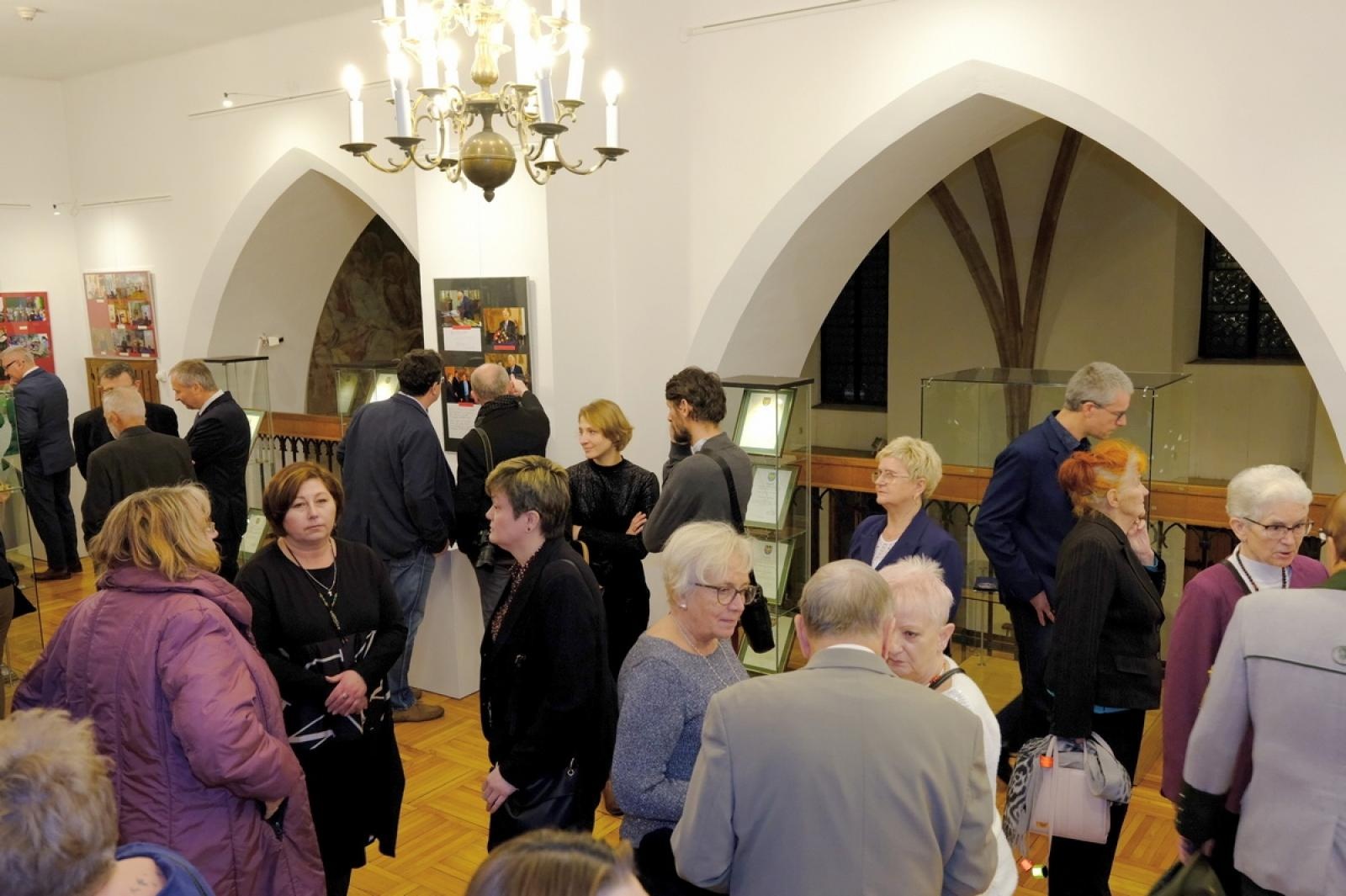 Zdjęcie w galerii na portalu naszraciborz.pl: Złoty warkocz historii. Raciborskie Muzeum świętuje 95-lecie wiadomości z regionu