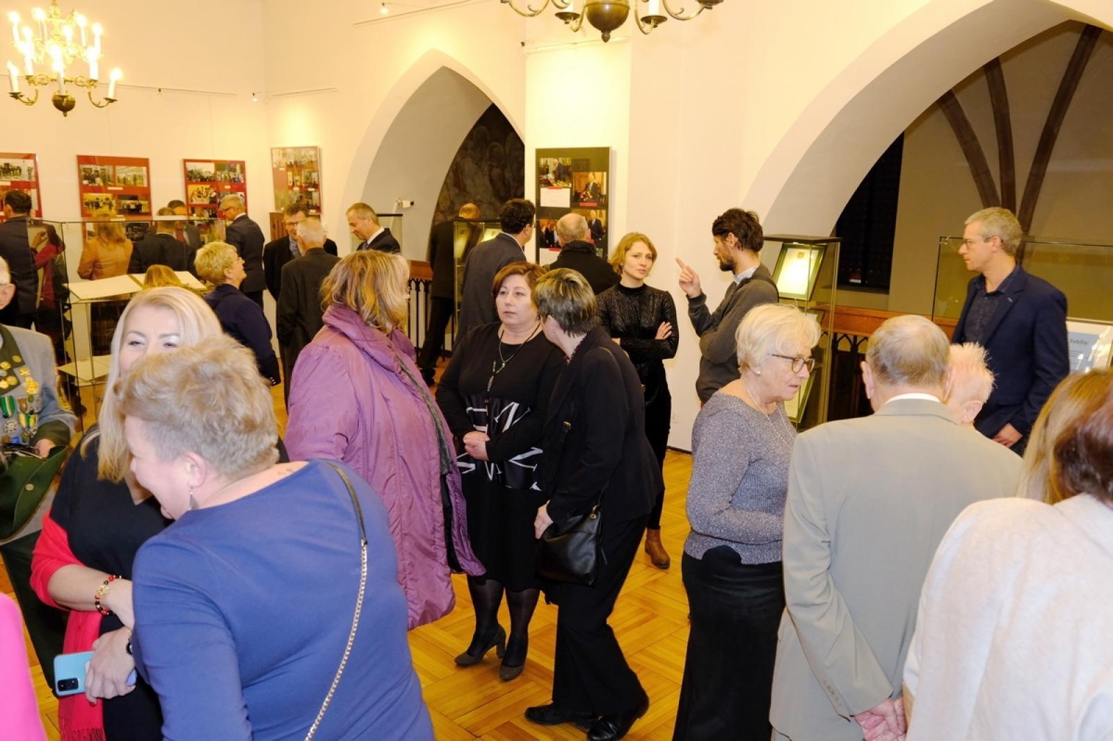 Zdjęcie w galerii na portalu naszraciborz.pl: Złoty warkocz historii. Raciborskie Muzeum świętuje 95-lecie wiadomości z regionu