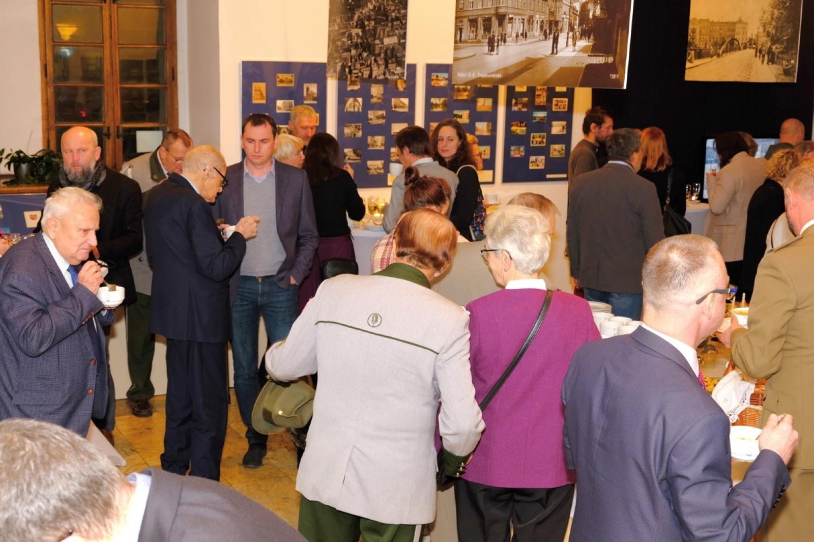 Zdjęcie w galerii na portalu naszraciborz.pl: Złoty warkocz historii. Raciborskie Muzeum świętuje 95-lecie wiadomości z regionu