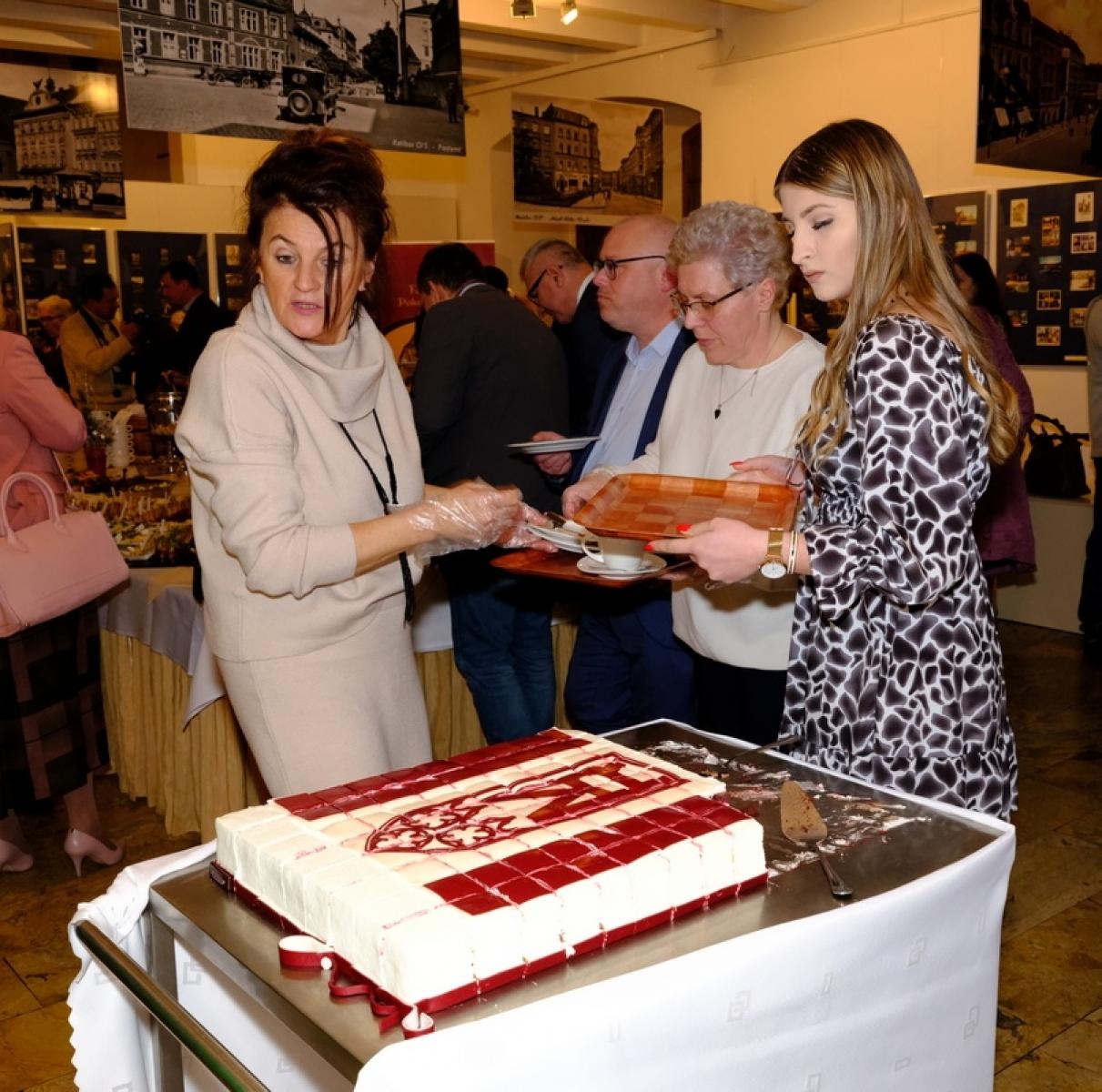 Zdjęcie w galerii na portalu naszraciborz.pl: Złoty warkocz historii. Raciborskie Muzeum świętuje 95-lecie wiadomości z regionu