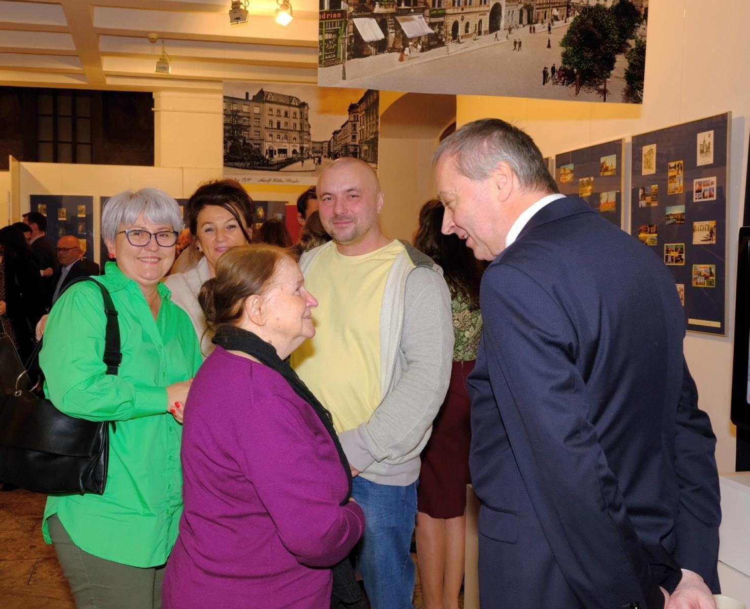 Zdjęcie w galerii na portalu naszraciborz.pl: Złoty warkocz historii. Raciborskie Muzeum świętuje 95-lecie wiadomości z regionu