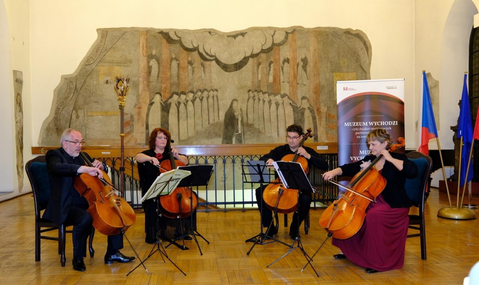 Zdjęcie w galerii na portalu naszraciborz.pl: Złoty warkocz historii. Raciborskie Muzeum świętuje 95-lecie wiadomości z regionu