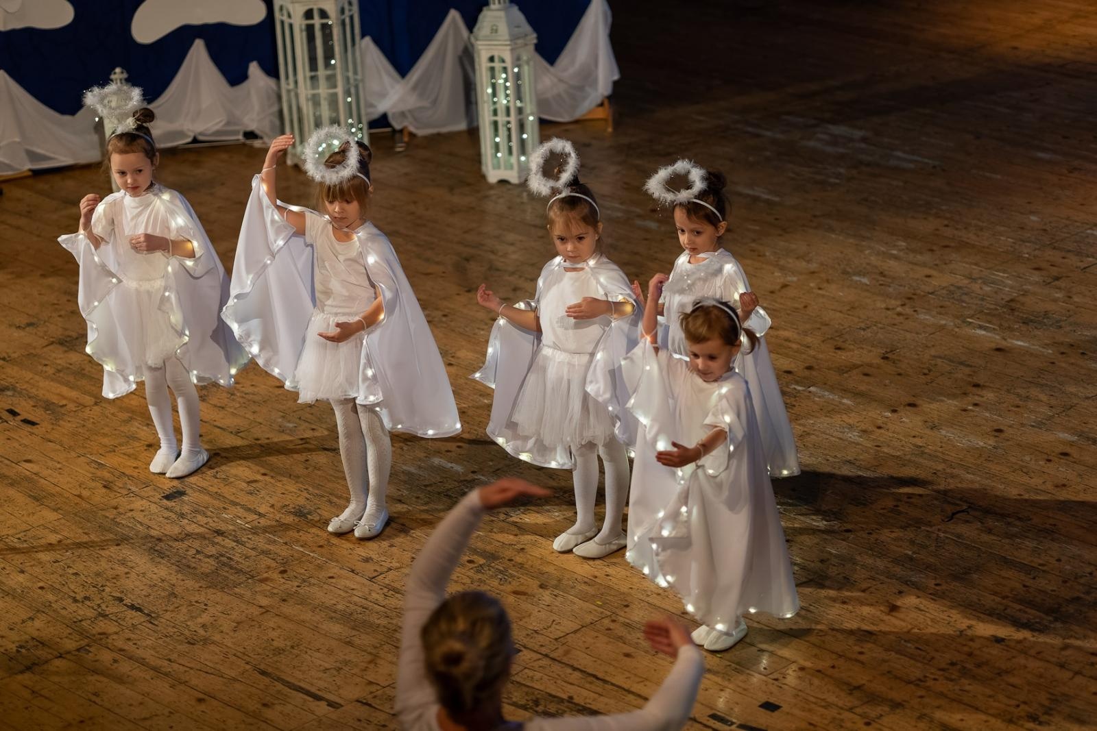 Zdjęcie w galerii na portalu naszraciborz.pl: Przedszkolaki z Przedszkola nr 15 na dużej scenie wiadomości z regionu
