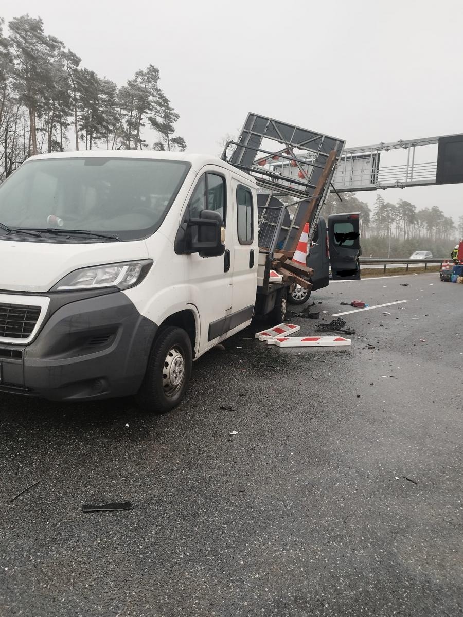 Zdjęcie w galerii na portalu naszraciborz.pl: Tragiczny wypadek pod Opolem z udziałem busa z Raciborza. Nie żyją dwie osoby [FOTO i WIDEO] wiadomości z regionu