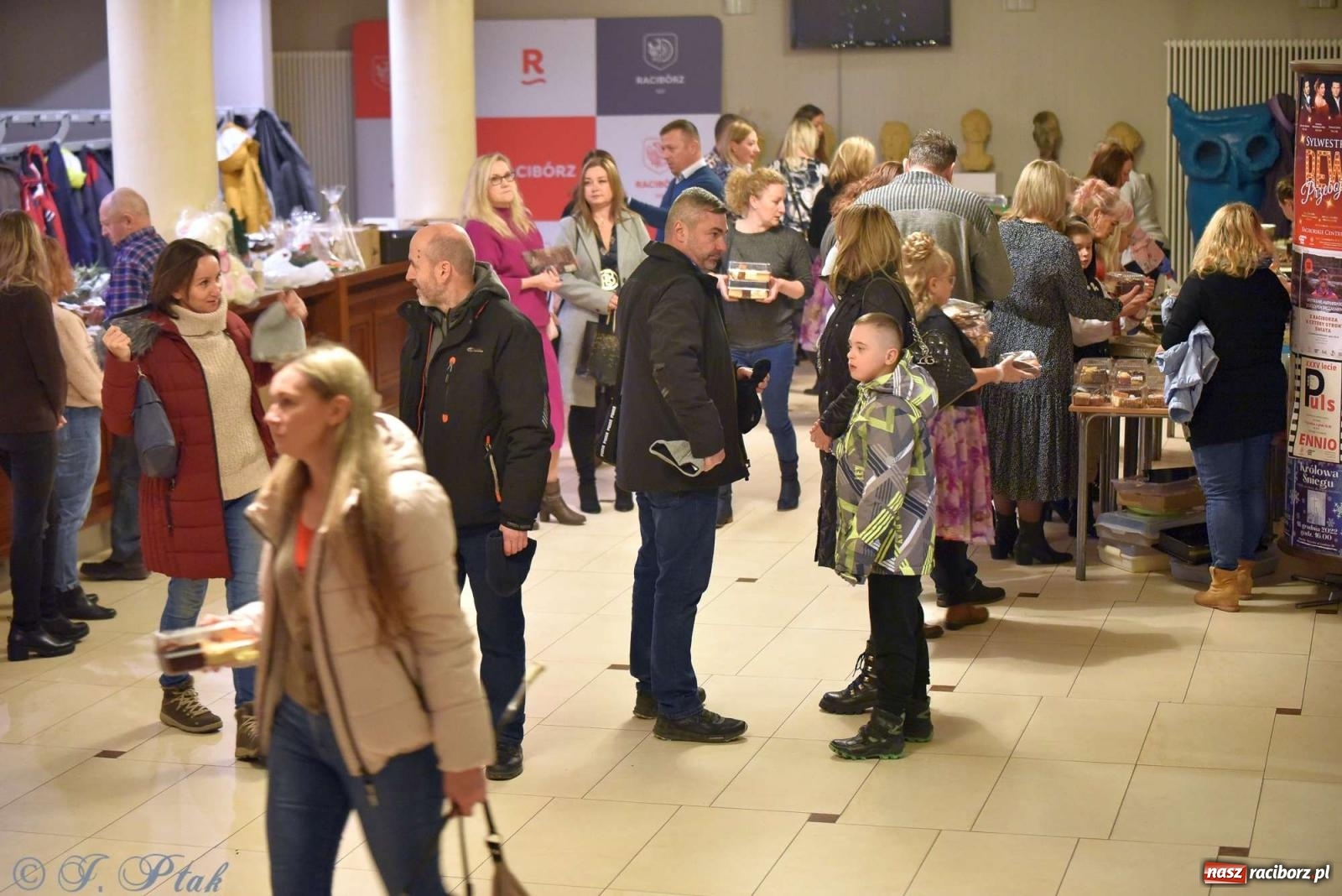 Zdjęcie w galerii na portalu naszraciborz.pl: Wspomnienia i życzenia. Ćwierć wieku ze Źródłem [FOTO i WIDEO] wiadomości z regionu
