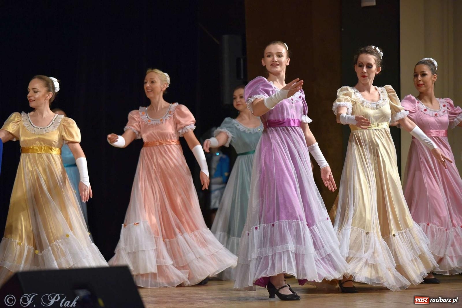 Zdjęcie w galerii na portalu naszraciborz.pl: Wspomnienia i życzenia. Ćwierć wieku ze Źródłem [FOTO i WIDEO] wiadomości z regionu