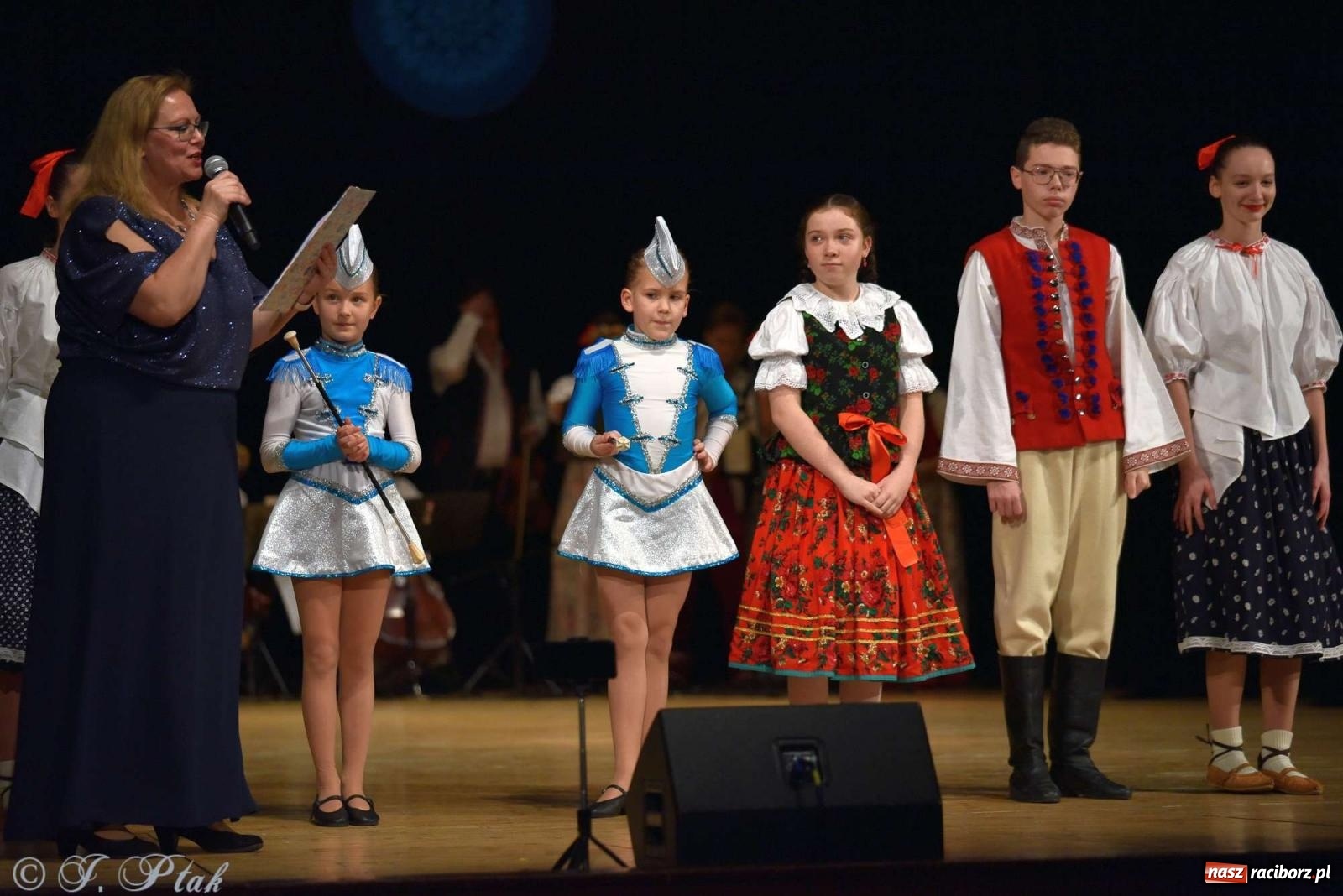 Zdjęcie w galerii na portalu naszraciborz.pl: Wspomnienia i życzenia. Ćwierć wieku ze Źródłem [FOTO i WIDEO] wiadomości z regionu