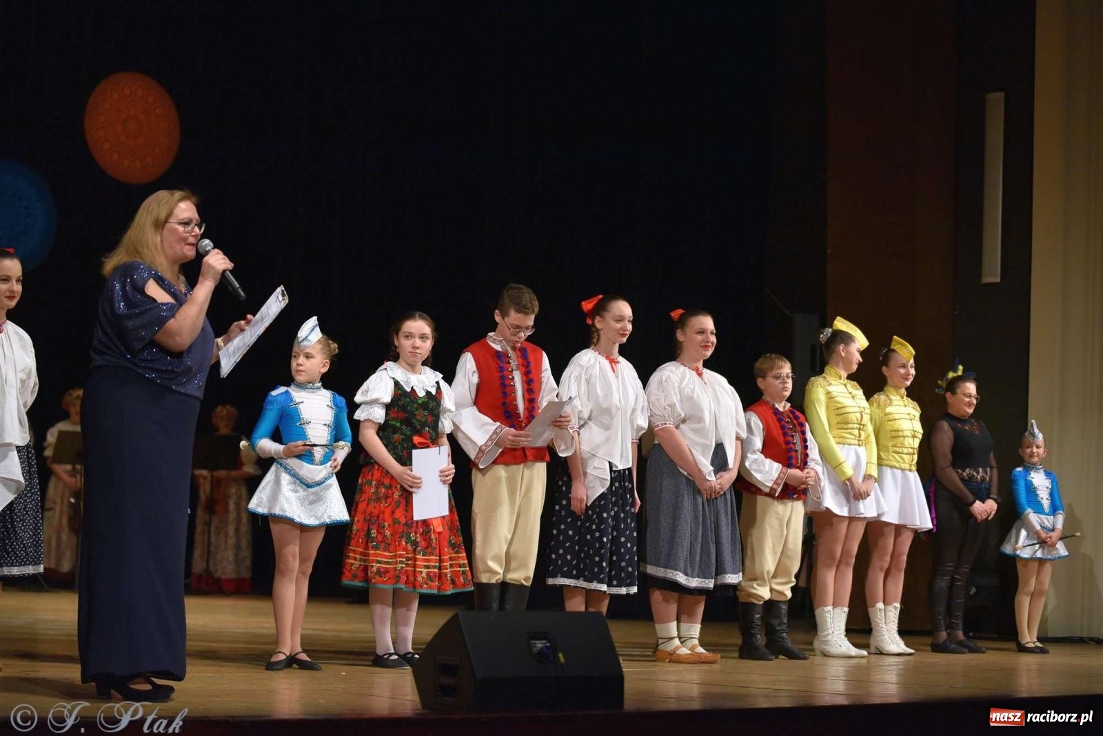 Zdjęcie w galerii na portalu naszraciborz.pl: Wspomnienia i życzenia. Ćwierć wieku ze Źródłem [FOTO i WIDEO] wiadomości z regionu