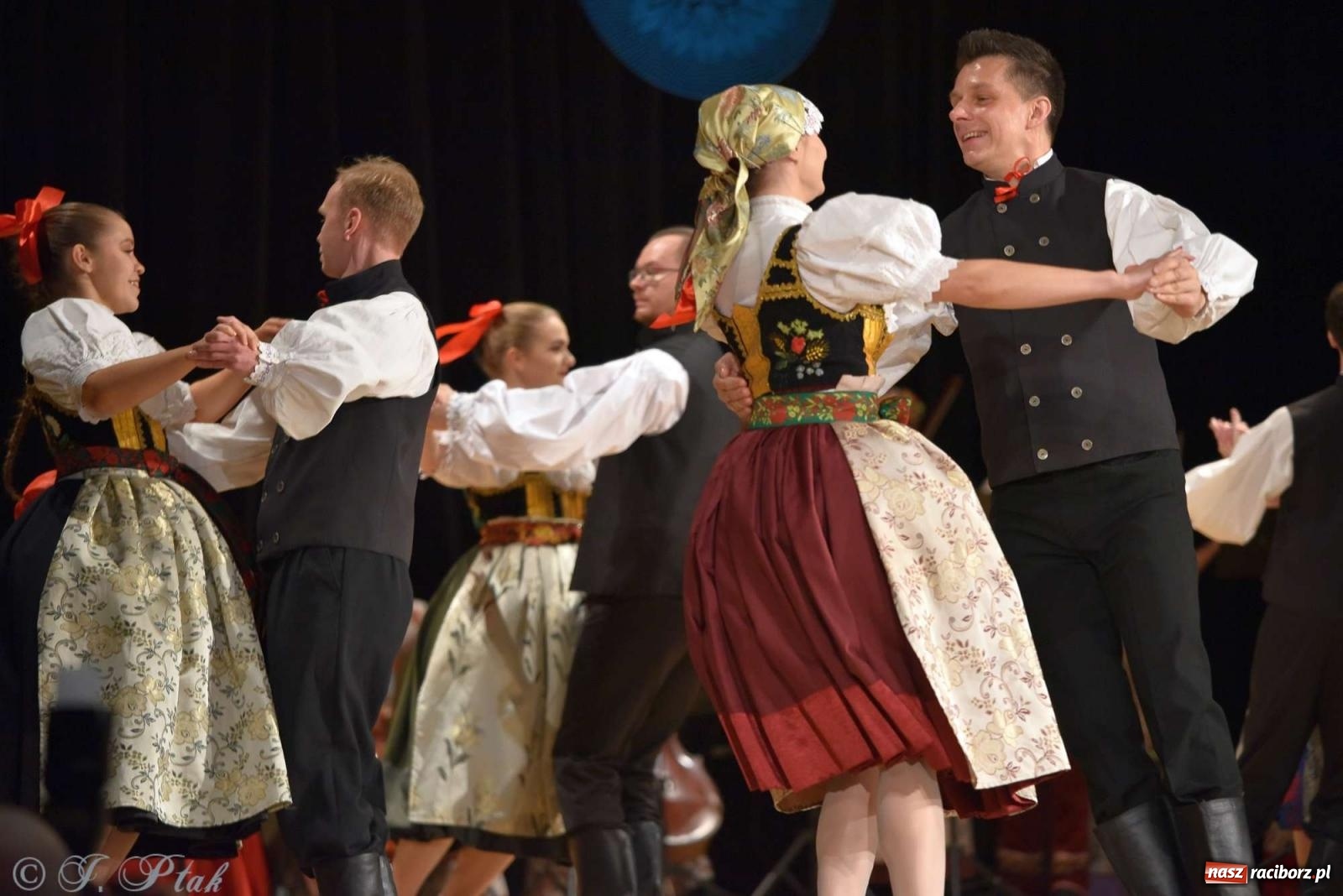 Zdjęcie w galerii na portalu naszraciborz.pl: Wspomnienia i życzenia. Ćwierć wieku ze Źródłem [FOTO i WIDEO] wiadomości z regionu