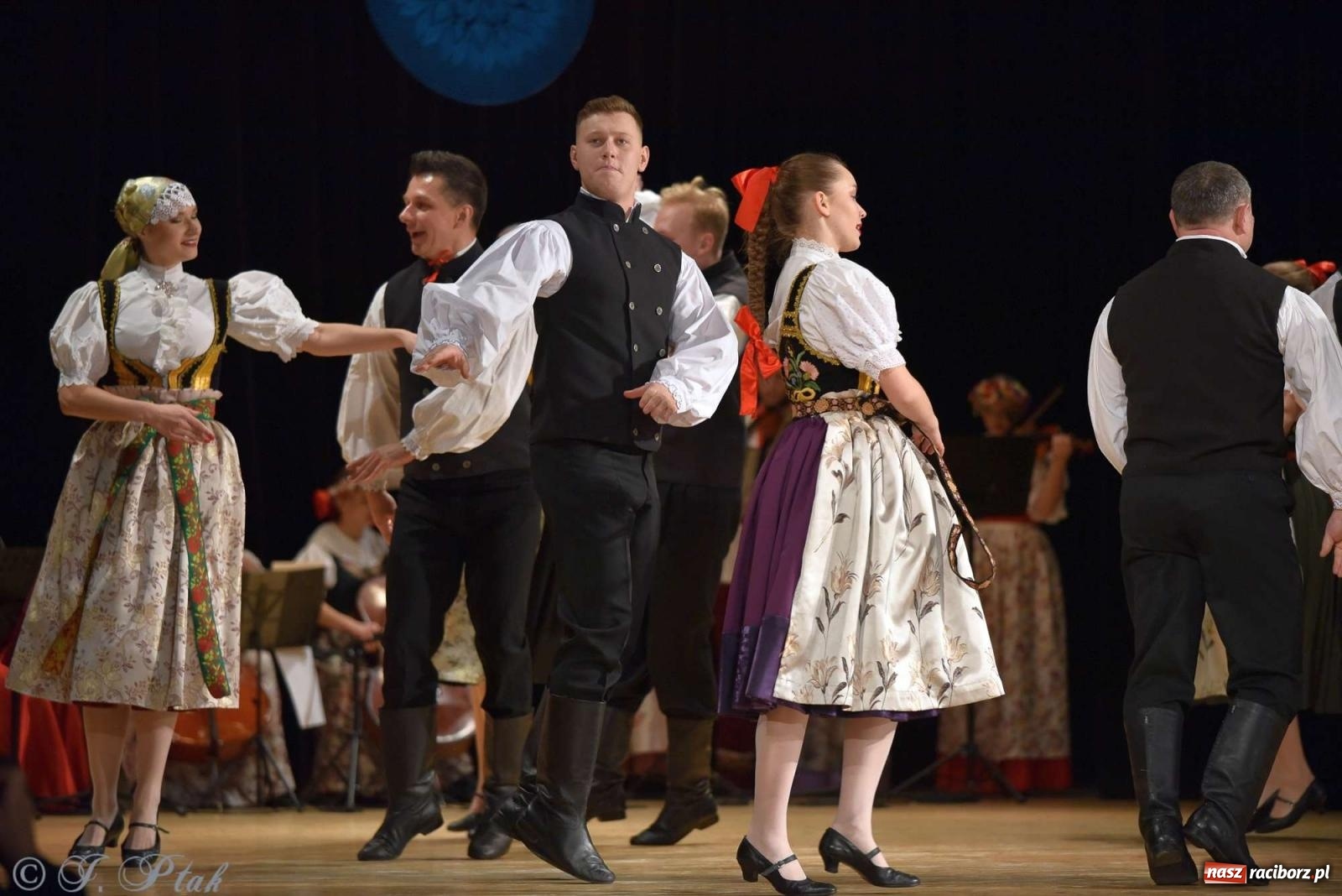 Zdjęcie w galerii na portalu naszraciborz.pl: Wspomnienia i życzenia. Ćwierć wieku ze Źródłem [FOTO i WIDEO] wiadomości z regionu