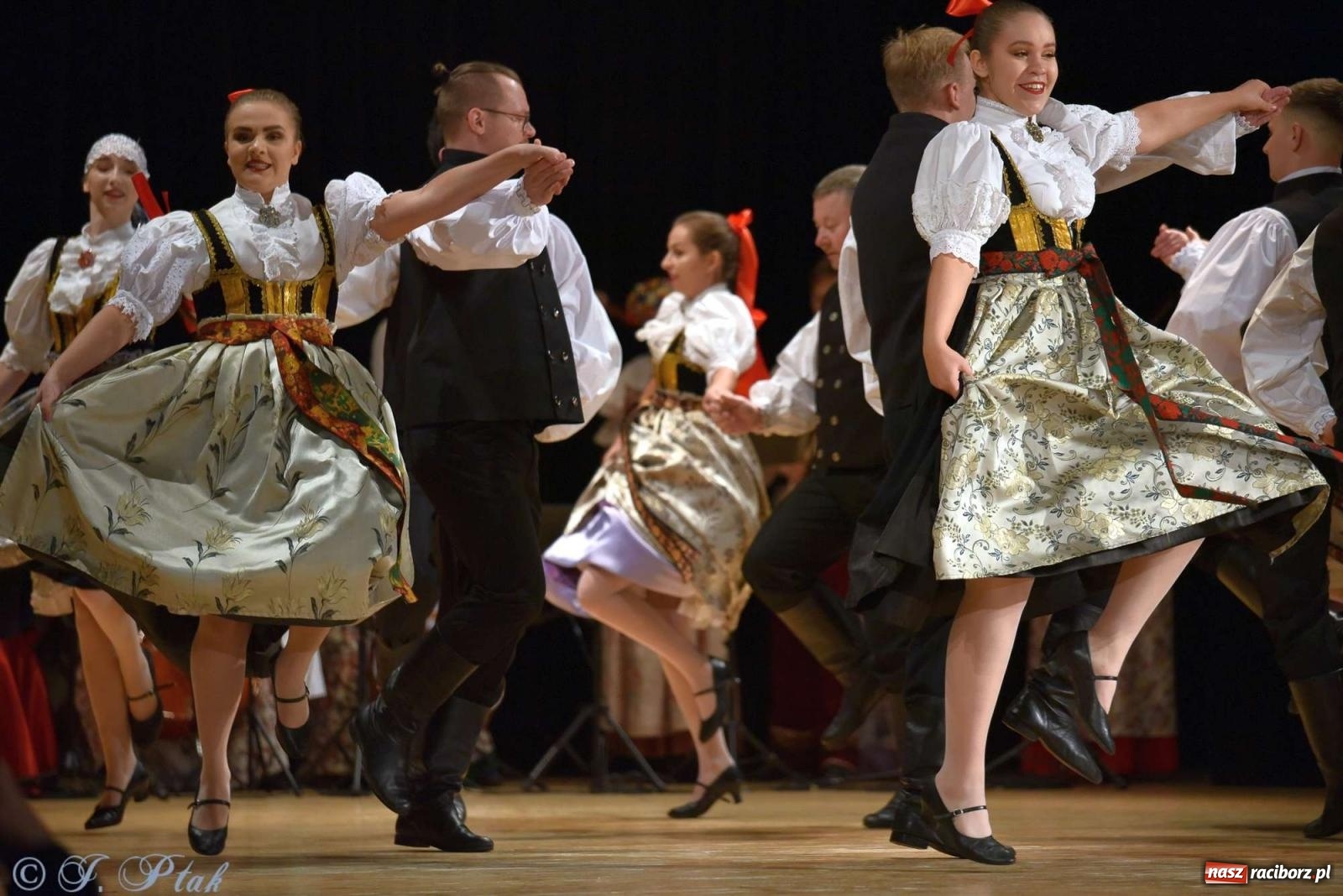 Zdjęcie w galerii na portalu naszraciborz.pl: Wspomnienia i życzenia. Ćwierć wieku ze Źródłem [FOTO i WIDEO] wiadomości z regionu