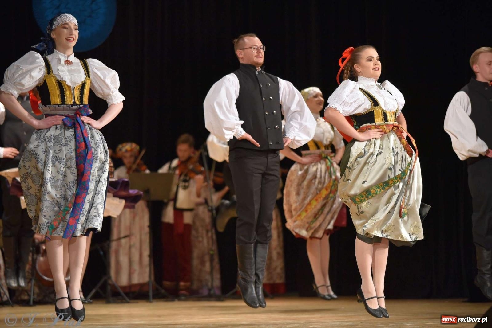 Zdjęcie w galerii na portalu naszraciborz.pl: Wspomnienia i życzenia. Ćwierć wieku ze Źródłem [FOTO i WIDEO] wiadomości z regionu