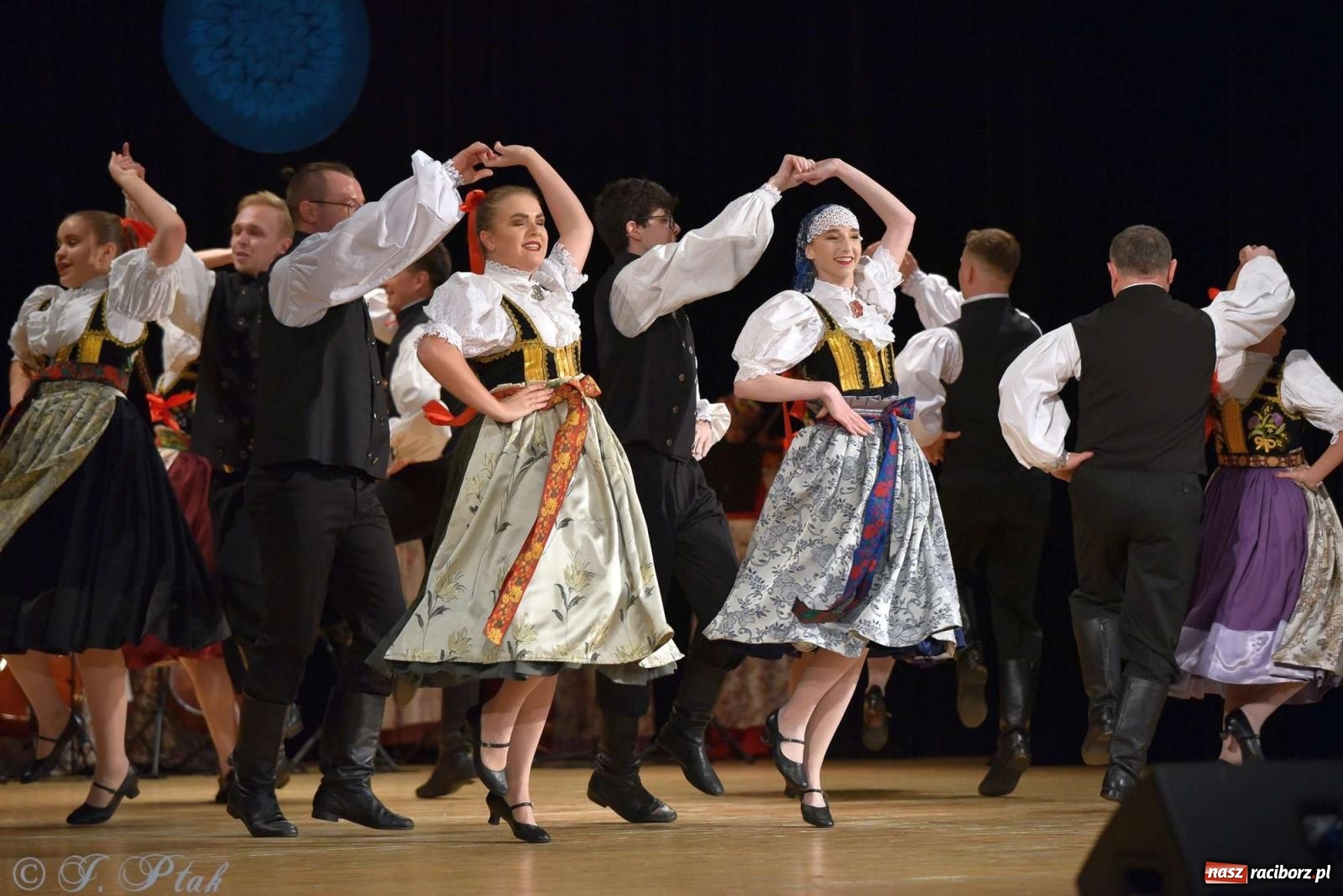 Zdjęcie w galerii na portalu naszraciborz.pl: Wspomnienia i życzenia. Ćwierć wieku ze Źródłem [FOTO i WIDEO] wiadomości z regionu