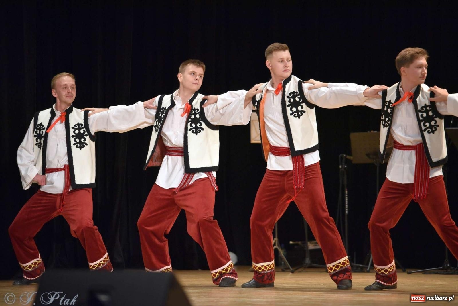 Zdjęcie w galerii na portalu naszraciborz.pl: Wspomnienia i życzenia. Ćwierć wieku ze Źródłem [FOTO i WIDEO] wiadomości z regionu