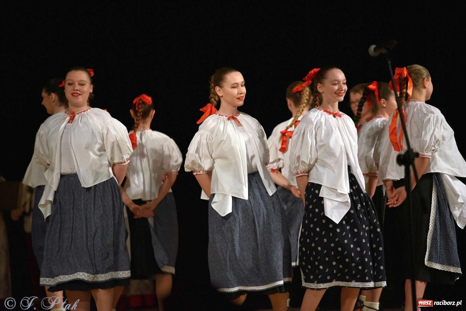 Zdjęcie w galerii na portalu naszraciborz.pl: Wspomnienia i życzenia. Ćwierć wieku ze Źródłem [FOTO i WIDEO] wiadomości z regionu