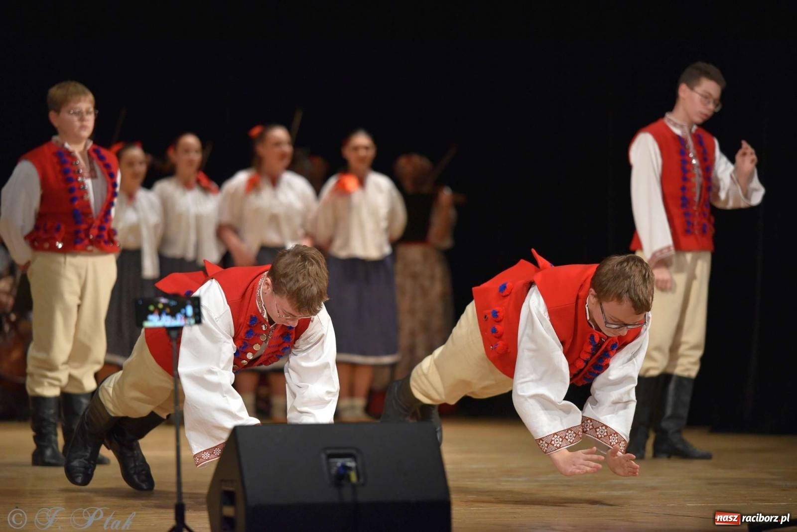 Zdjęcie w galerii na portalu naszraciborz.pl: Wspomnienia i życzenia. Ćwierć wieku ze Źródłem [FOTO i WIDEO] wiadomości z regionu