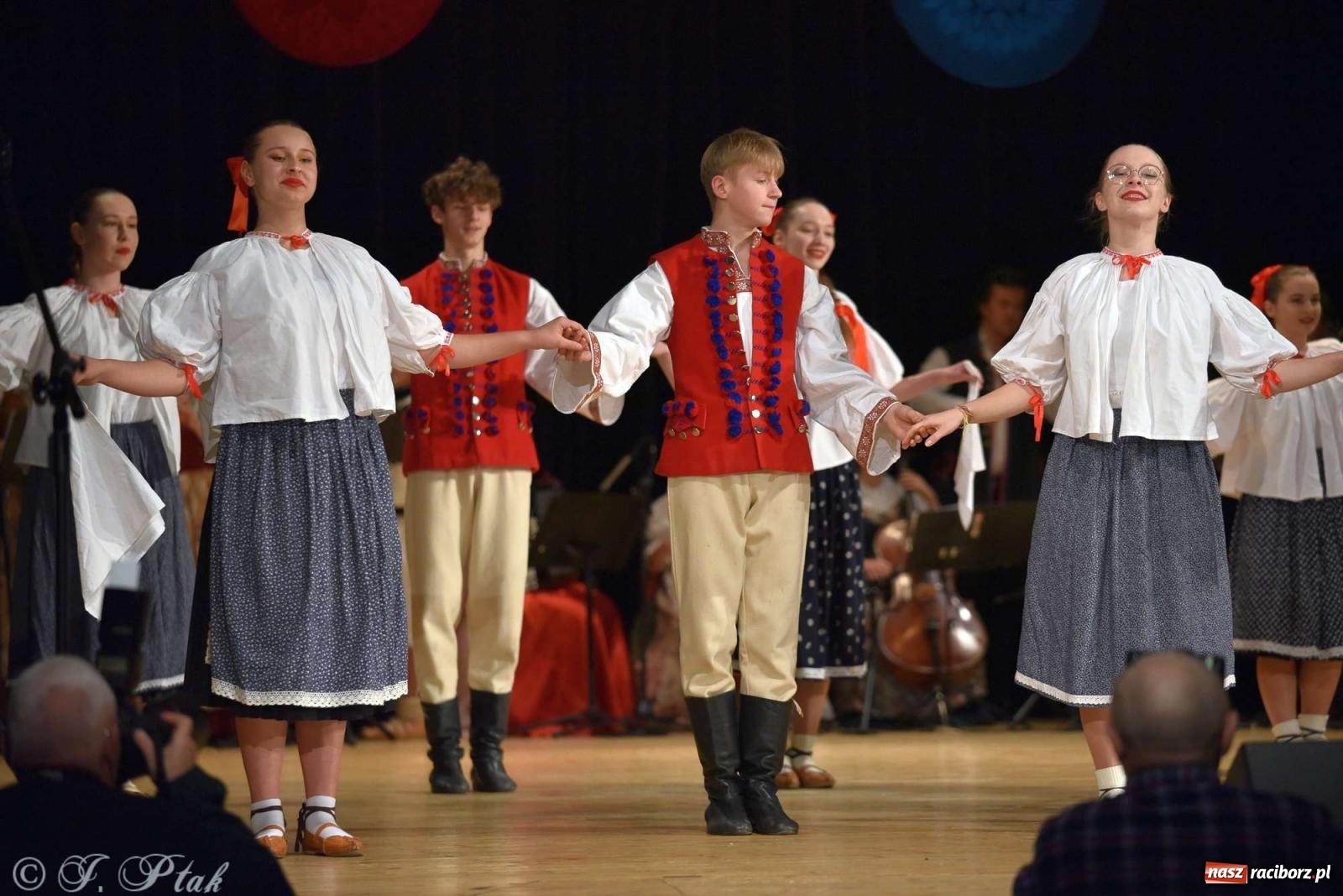 Zdjęcie w galerii na portalu naszraciborz.pl: Wspomnienia i życzenia. Ćwierć wieku ze Źródłem [FOTO i WIDEO] wiadomości z regionu