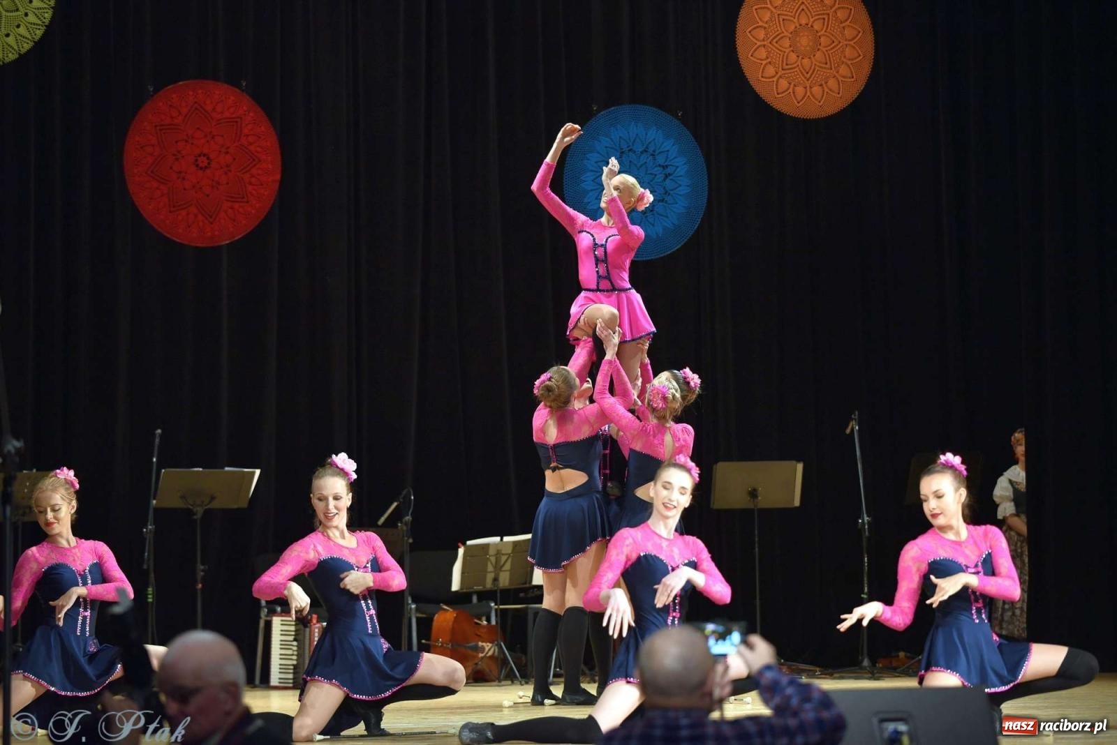 Zdjęcie w galerii na portalu naszraciborz.pl: Wspomnienia i życzenia. Ćwierć wieku ze Źródłem [FOTO i WIDEO] wiadomości z regionu