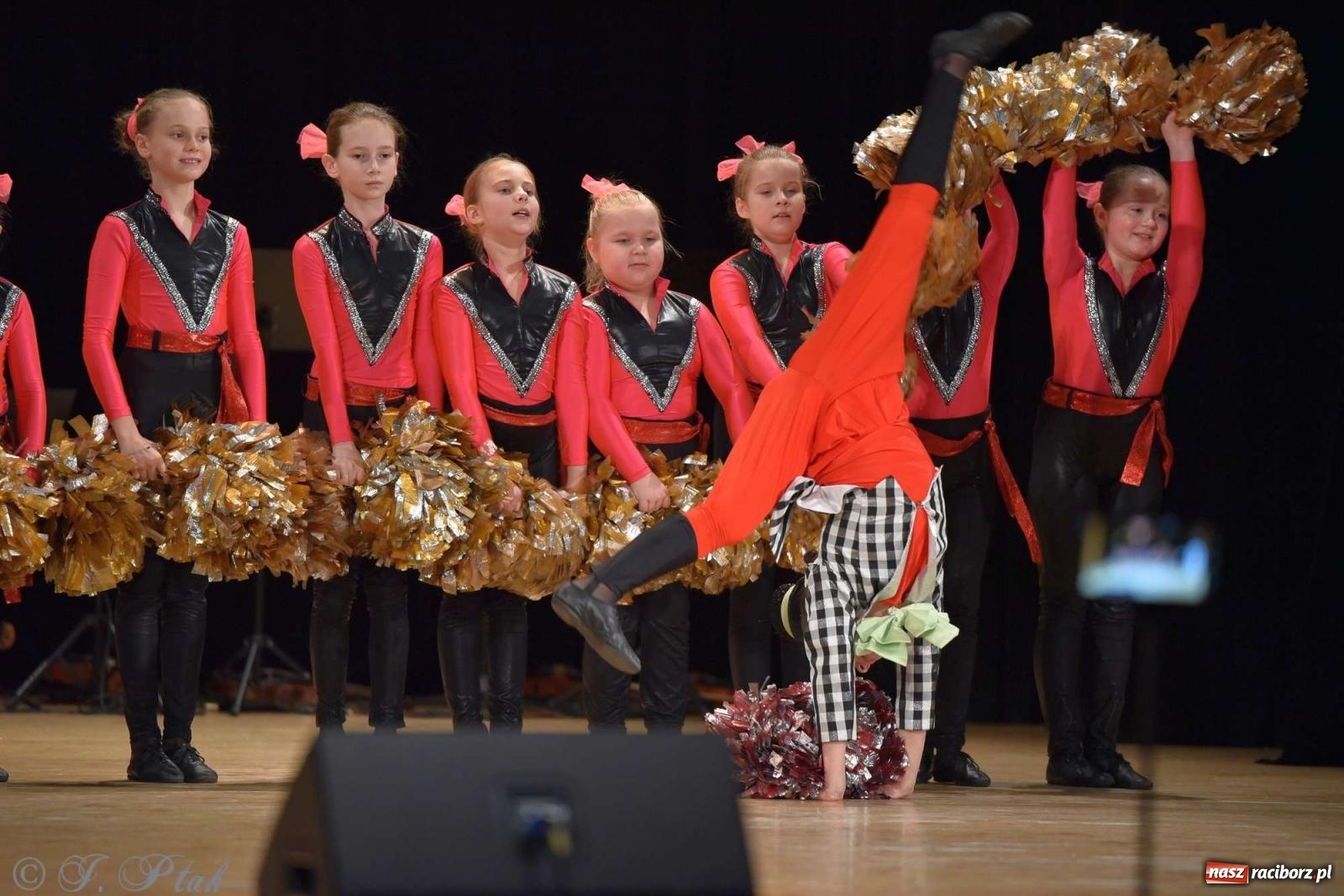 Zdjęcie w galerii na portalu naszraciborz.pl: Wspomnienia i życzenia. Ćwierć wieku ze Źródłem [FOTO i WIDEO] wiadomości z regionu