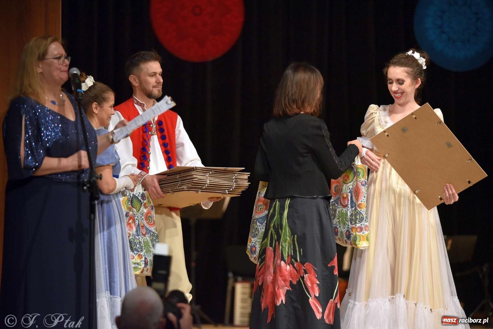 Zdjęcie w galerii na portalu naszraciborz.pl: Wspomnienia i życzenia. Ćwierć wieku ze Źródłem [FOTO i WIDEO] wiadomości z regionu
