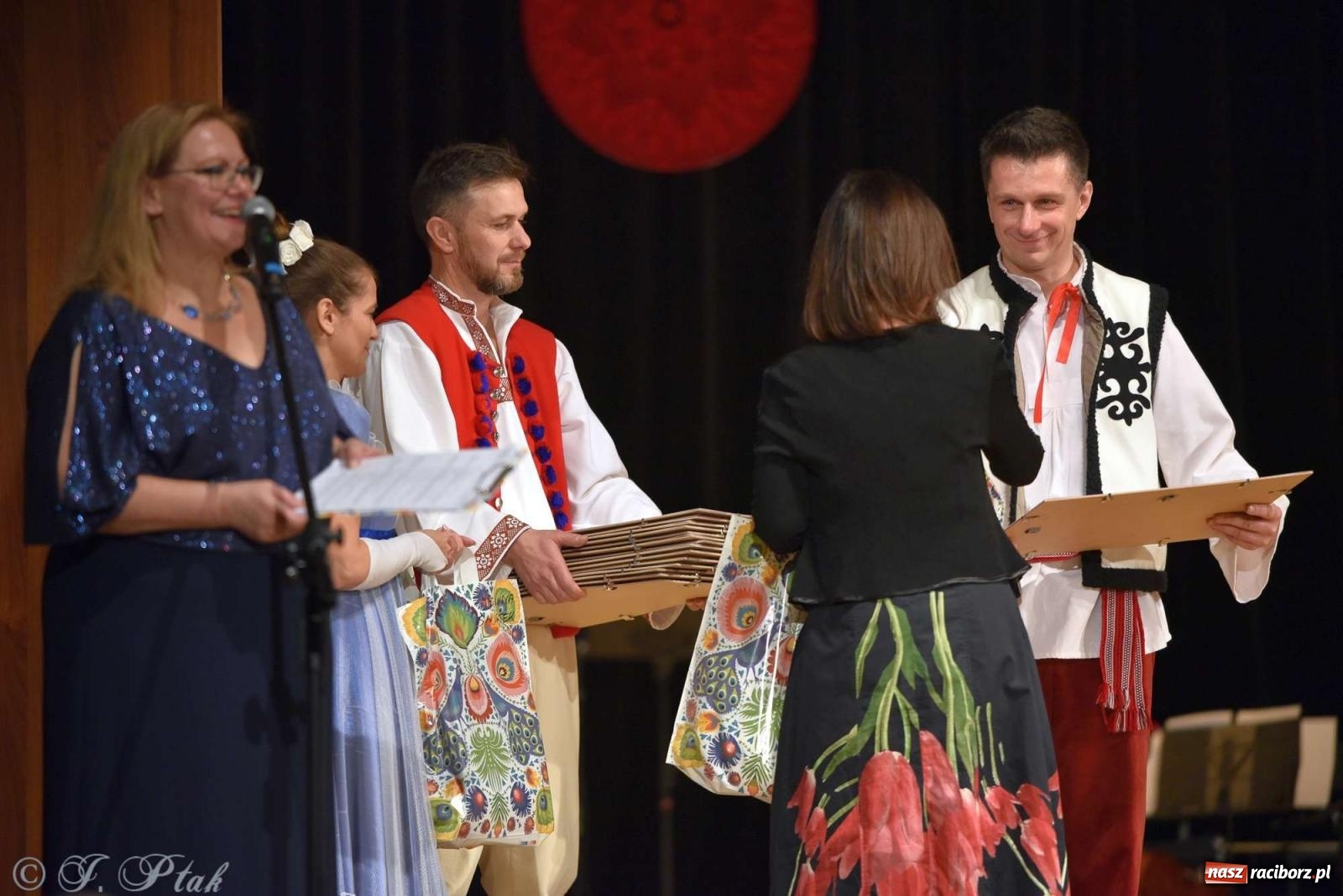 Zdjęcie w galerii na portalu naszraciborz.pl: Wspomnienia i życzenia. Ćwierć wieku ze Źródłem [FOTO i WIDEO] wiadomości z regionu