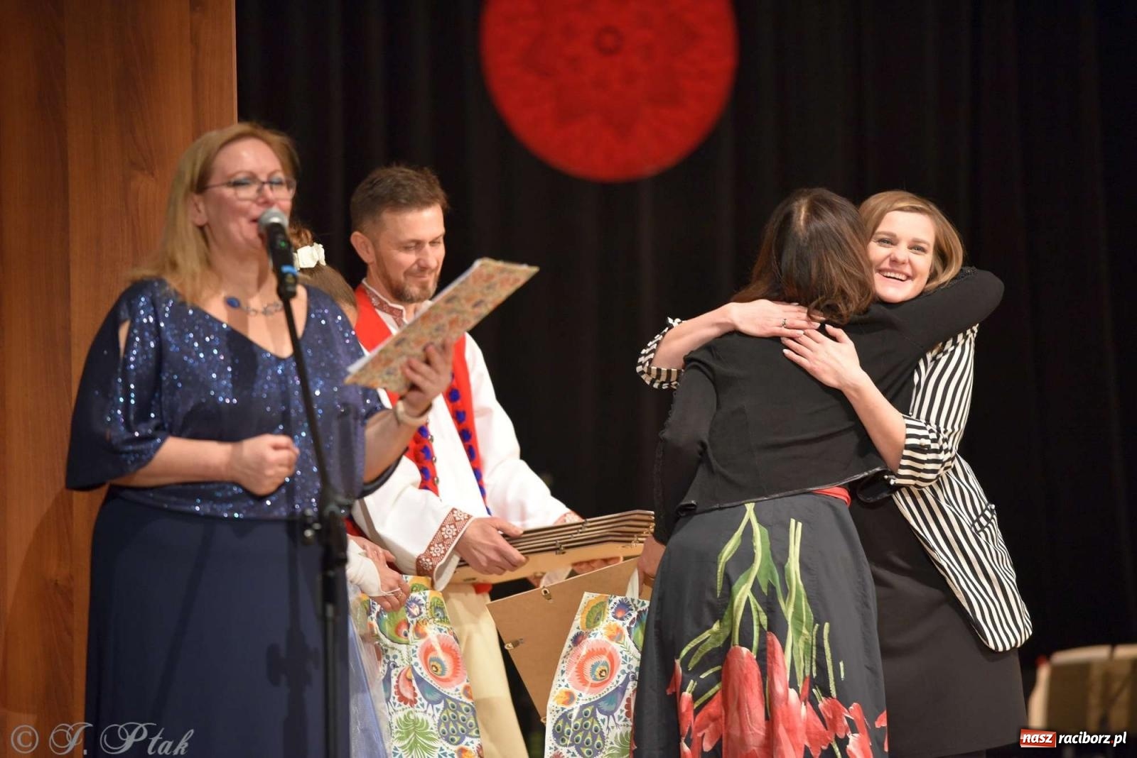 Zdjęcie w galerii na portalu naszraciborz.pl: Wspomnienia i życzenia. Ćwierć wieku ze Źródłem [FOTO i WIDEO] wiadomości z regionu