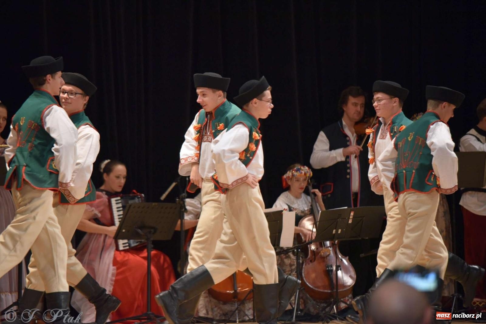 Zdjęcie w galerii na portalu naszraciborz.pl: Wspomnienia i życzenia. Ćwierć wieku ze Źródłem [FOTO i WIDEO] wiadomości z regionu