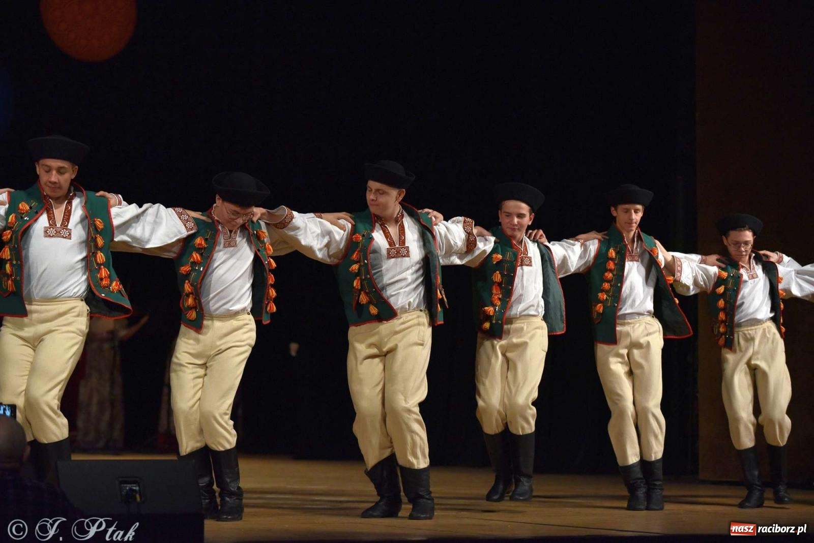 Zdjęcie w galerii na portalu naszraciborz.pl: Wspomnienia i życzenia. Ćwierć wieku ze Źródłem [FOTO i WIDEO] wiadomości z regionu