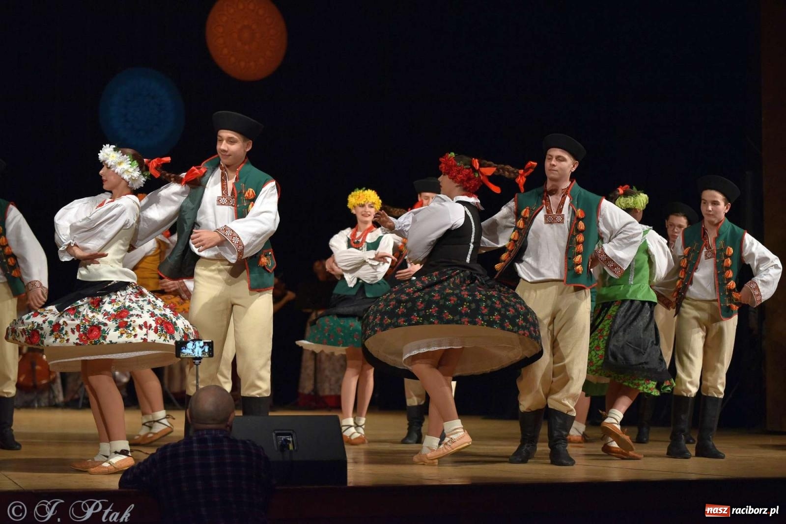 Zdjęcie w galerii na portalu naszraciborz.pl: Wspomnienia i życzenia. Ćwierć wieku ze Źródłem [FOTO i WIDEO] wiadomości z regionu