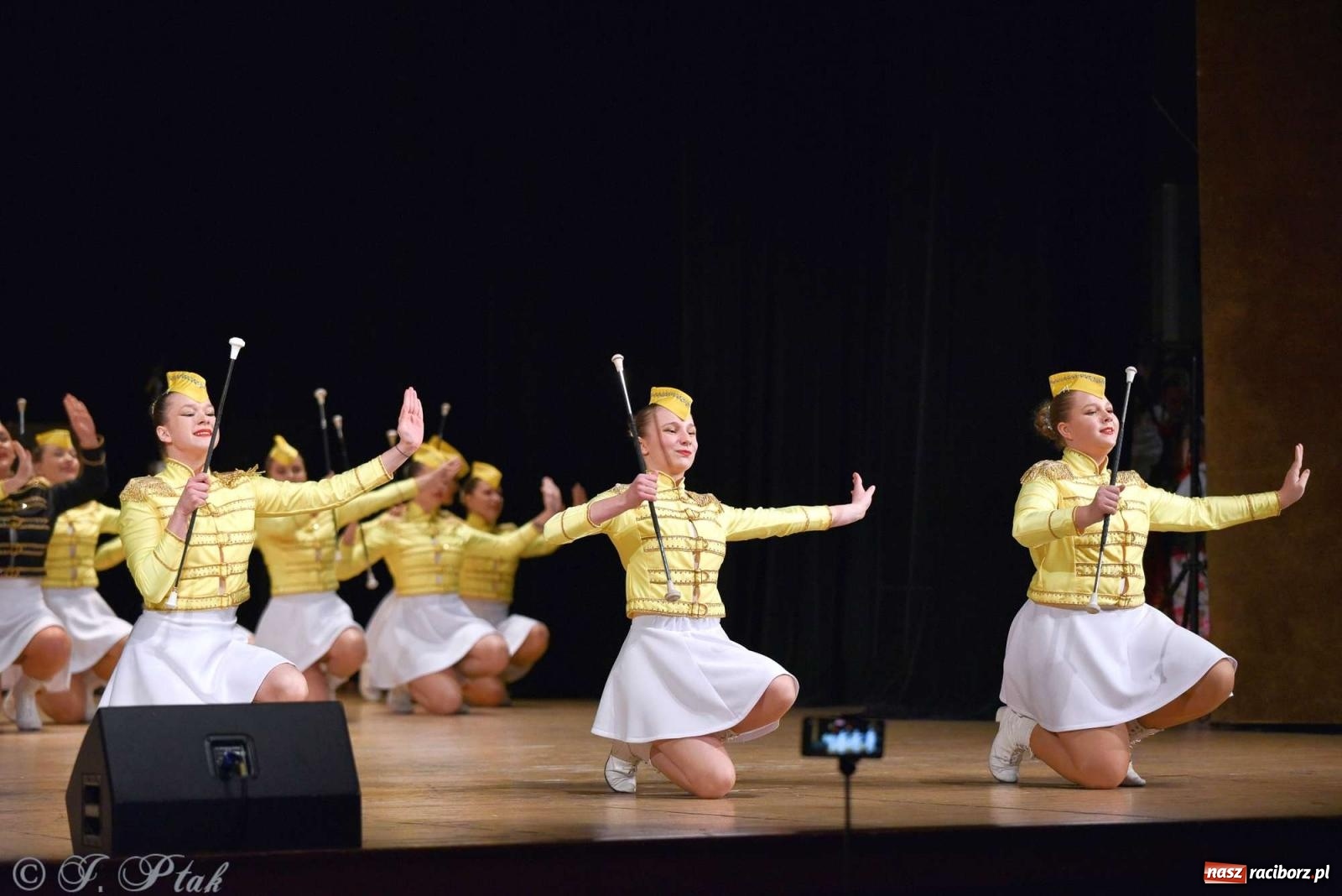 Zdjęcie w galerii na portalu naszraciborz.pl: Wspomnienia i życzenia. Ćwierć wieku ze Źródłem [FOTO i WIDEO] wiadomości z regionu