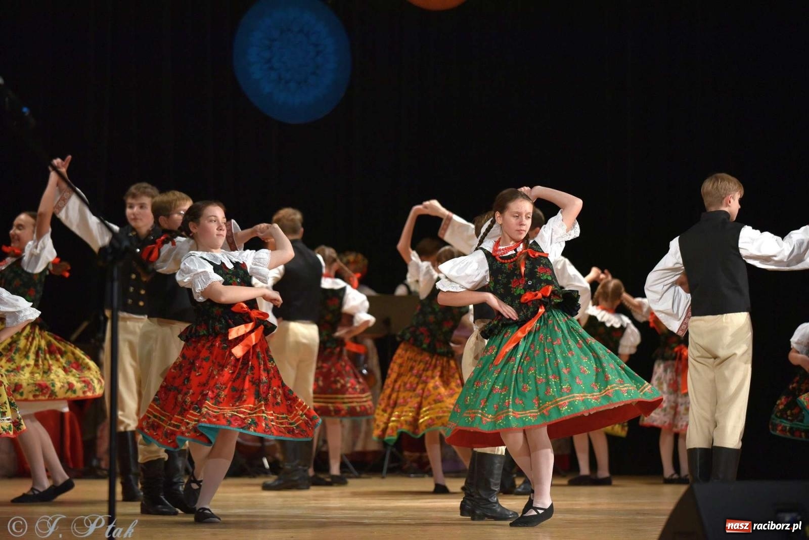 Zdjęcie w galerii na portalu naszraciborz.pl: Wspomnienia i życzenia. Ćwierć wieku ze Źródłem [FOTO i WIDEO] wiadomości z regionu