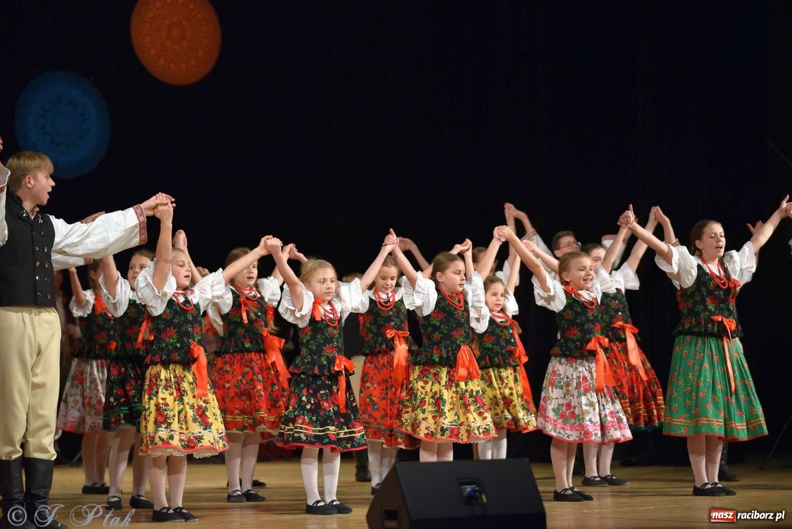 Zdjęcie w galerii na portalu naszraciborz.pl: Wspomnienia i życzenia. Ćwierć wieku ze Źródłem [FOTO i WIDEO] wiadomości z regionu