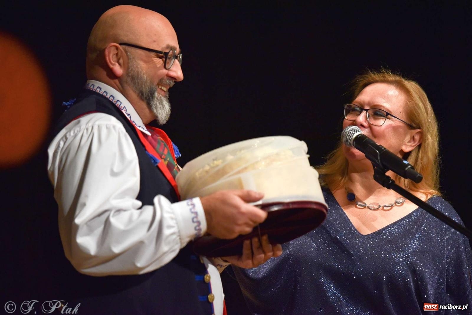 Zdjęcie w galerii na portalu naszraciborz.pl: Wspomnienia i życzenia. Ćwierć wieku ze Źródłem [FOTO i WIDEO] wiadomości z regionu