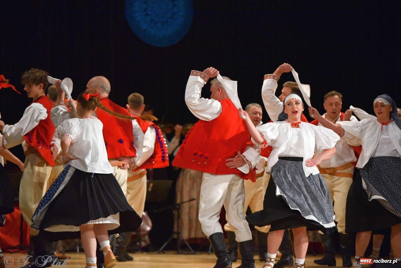 Zdjęcie w galerii na portalu naszraciborz.pl: Wspomnienia i życzenia. Ćwierć wieku ze Źródłem [FOTO i WIDEO] wiadomości z regionu