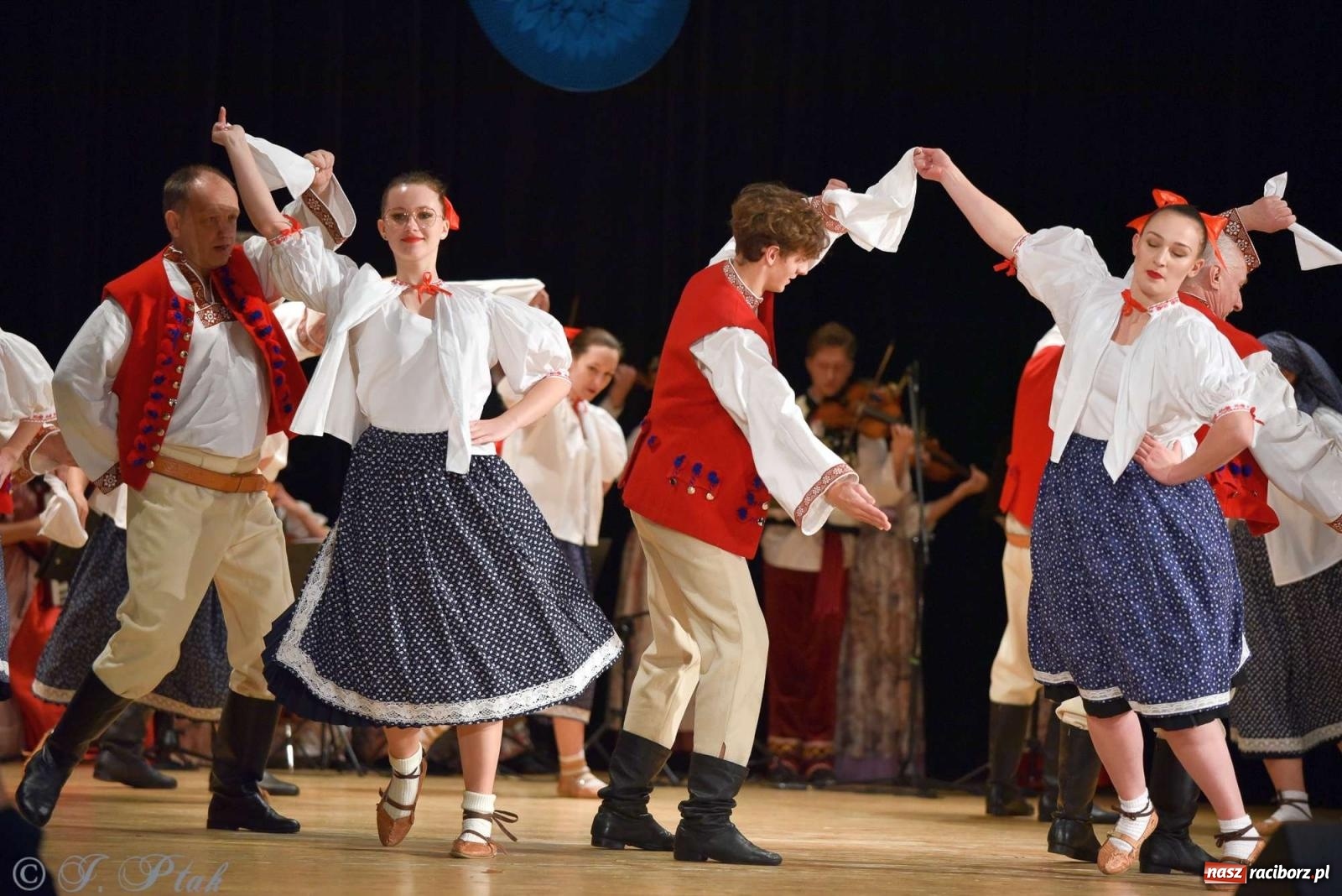 Zdjęcie w galerii na portalu naszraciborz.pl: Wspomnienia i życzenia. Ćwierć wieku ze Źródłem [FOTO i WIDEO] wiadomości z regionu