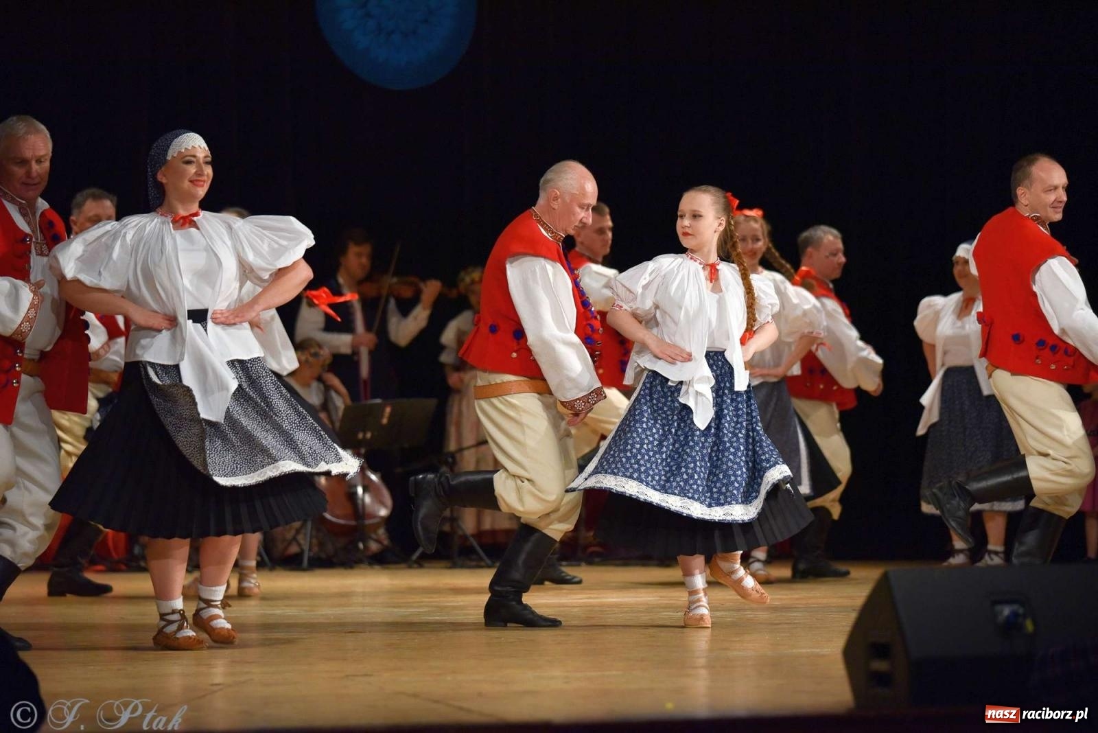 Zdjęcie w galerii na portalu naszraciborz.pl: Wspomnienia i życzenia. Ćwierć wieku ze Źródłem [FOTO i WIDEO] wiadomości z regionu