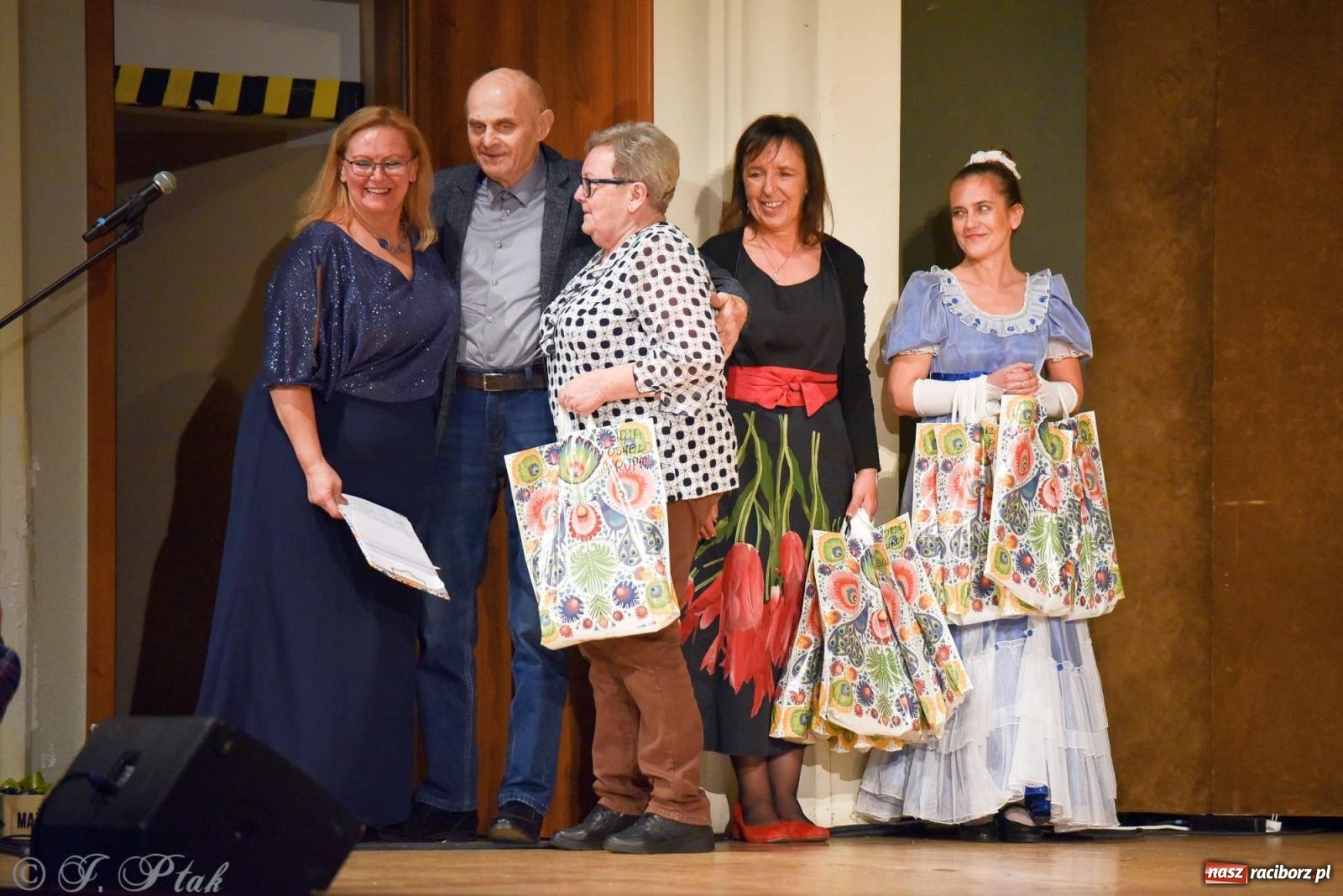 Zdjęcie w galerii na portalu naszraciborz.pl: Wspomnienia i życzenia. Ćwierć wieku ze Źródłem [FOTO i WIDEO] wiadomości z regionu