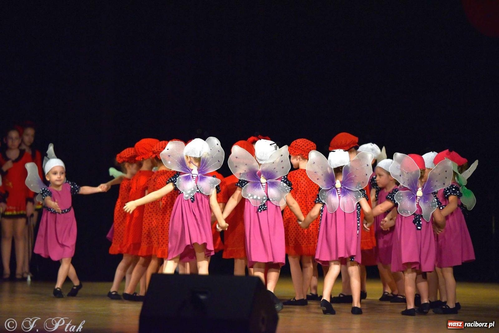 Zdjęcie w galerii na portalu naszraciborz.pl: Wspomnienia i życzenia. Ćwierć wieku ze Źródłem [FOTO i WIDEO] wiadomości z regionu