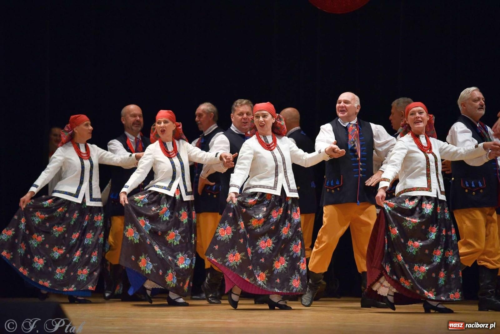 Zdjęcie w galerii na portalu naszraciborz.pl: Wspomnienia i życzenia. Ćwierć wieku ze Źródłem [FOTO i WIDEO] wiadomości z regionu