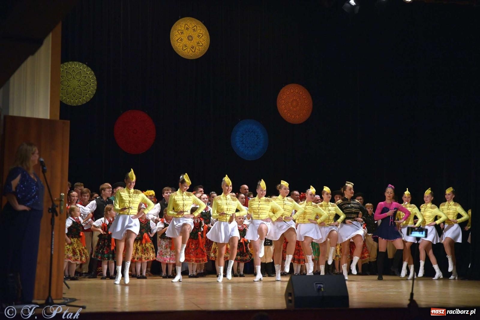 Zdjęcie w galerii na portalu naszraciborz.pl: Wspomnienia i życzenia. Ćwierć wieku ze Źródłem [FOTO i WIDEO] wiadomości z regionu