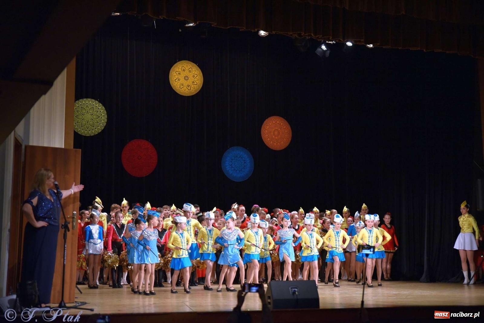 Zdjęcie w galerii na portalu naszraciborz.pl: Wspomnienia i życzenia. Ćwierć wieku ze Źródłem [FOTO i WIDEO] wiadomości z regionu