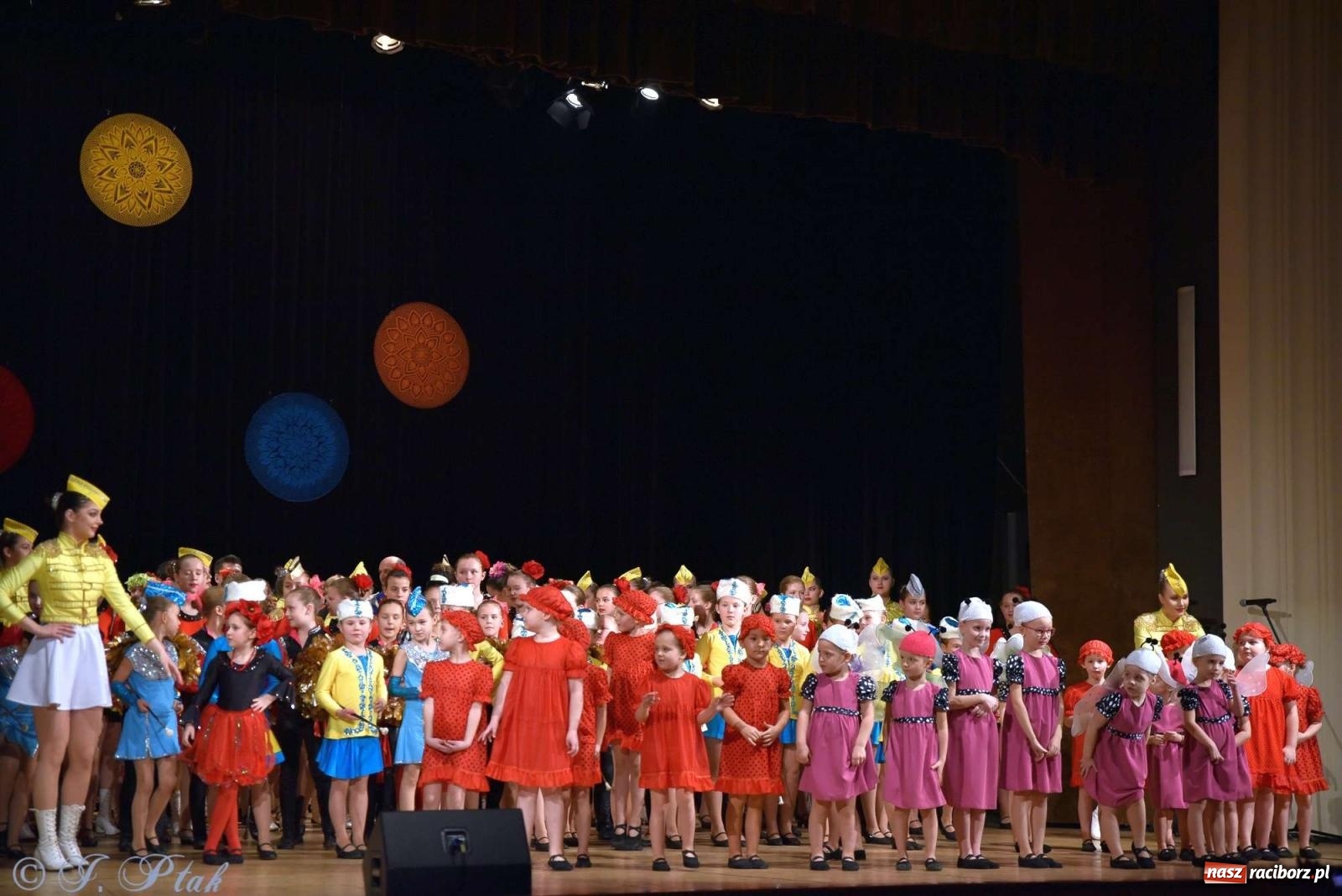 Zdjęcie w galerii na portalu naszraciborz.pl: Wspomnienia i życzenia. Ćwierć wieku ze Źródłem [FOTO i WIDEO] wiadomości z regionu