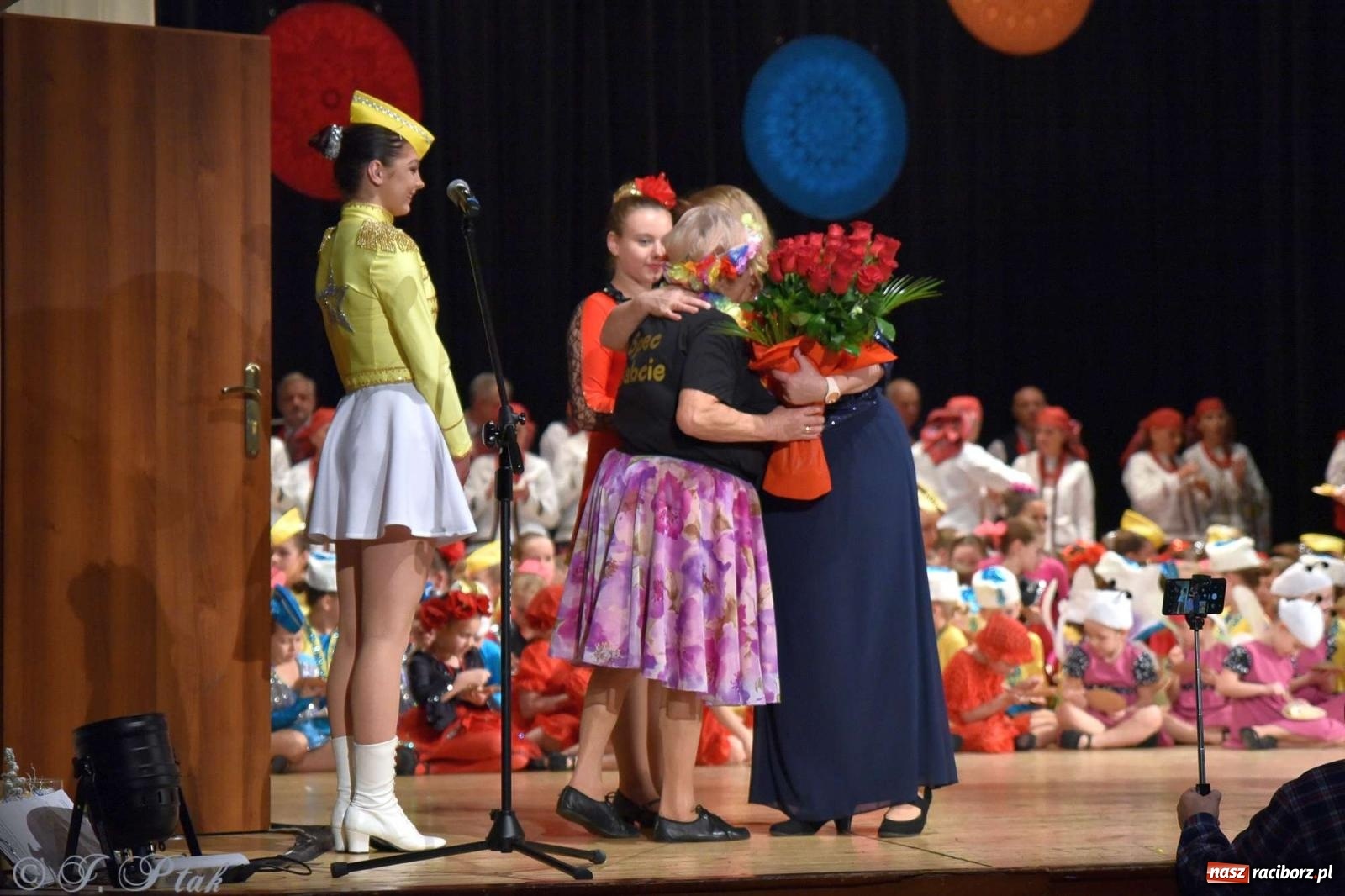 Zdjęcie w galerii na portalu naszraciborz.pl: Wspomnienia i życzenia. Ćwierć wieku ze Źródłem [FOTO i WIDEO] wiadomości z regionu