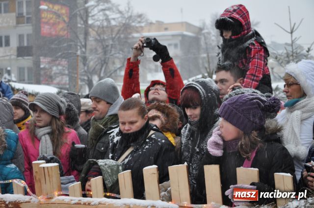 Zdjęcie w galerii na portalu naszraciborz.pl: Do reniferów ustawiały się kolejki wiadomości z regionu