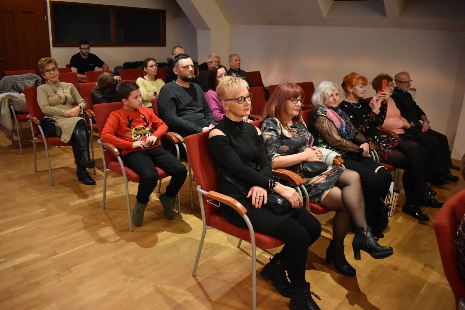 Zdjęcie w galerii na portalu naszraciborz.pl: Grudniowe refleksje… – przedświąteczne widowisko na zamku wiadomości z regionu