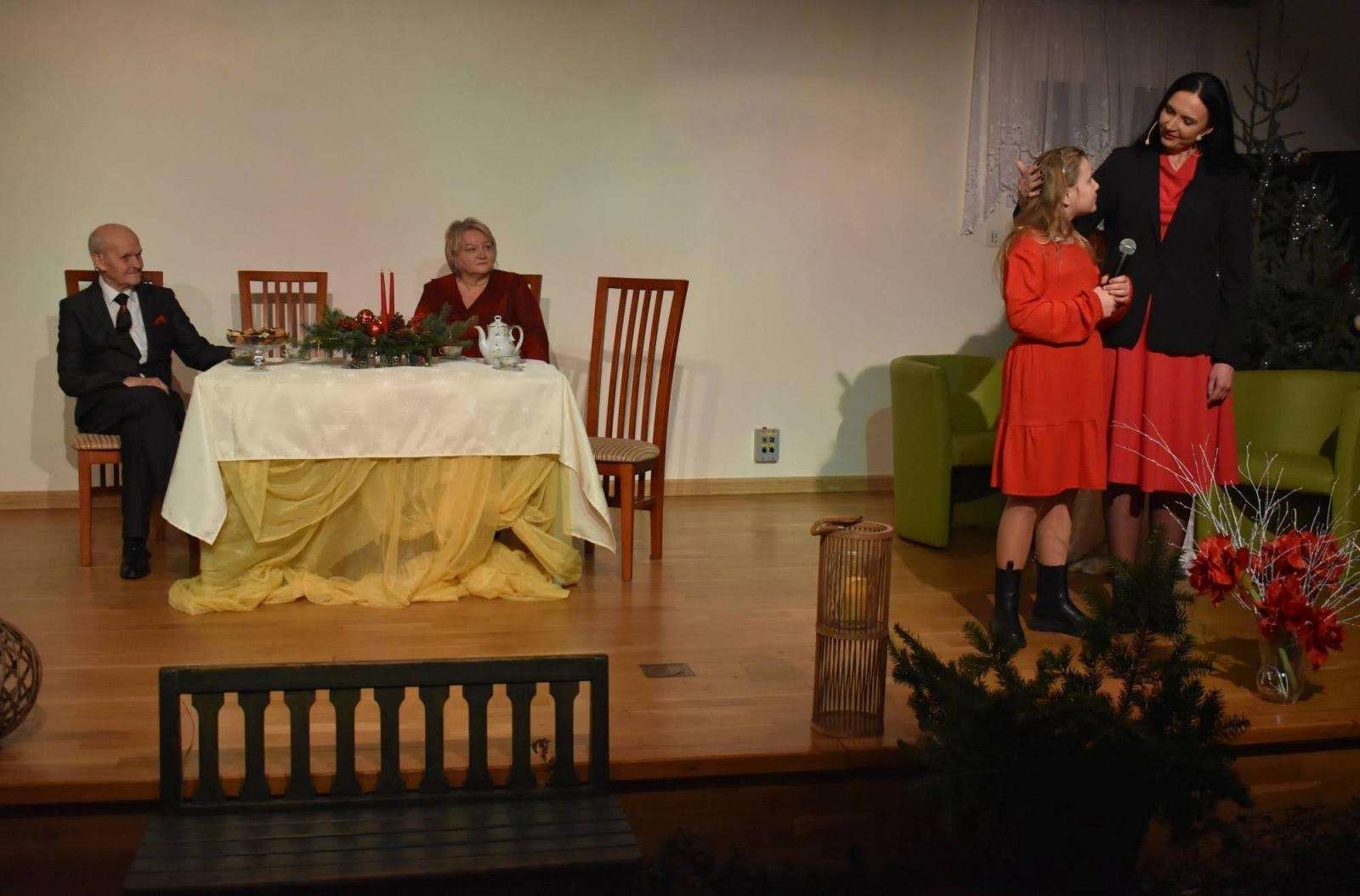 Zdjęcie w galerii na portalu naszraciborz.pl: Grudniowe refleksje… – przedświąteczne widowisko na zamku wiadomości z regionu