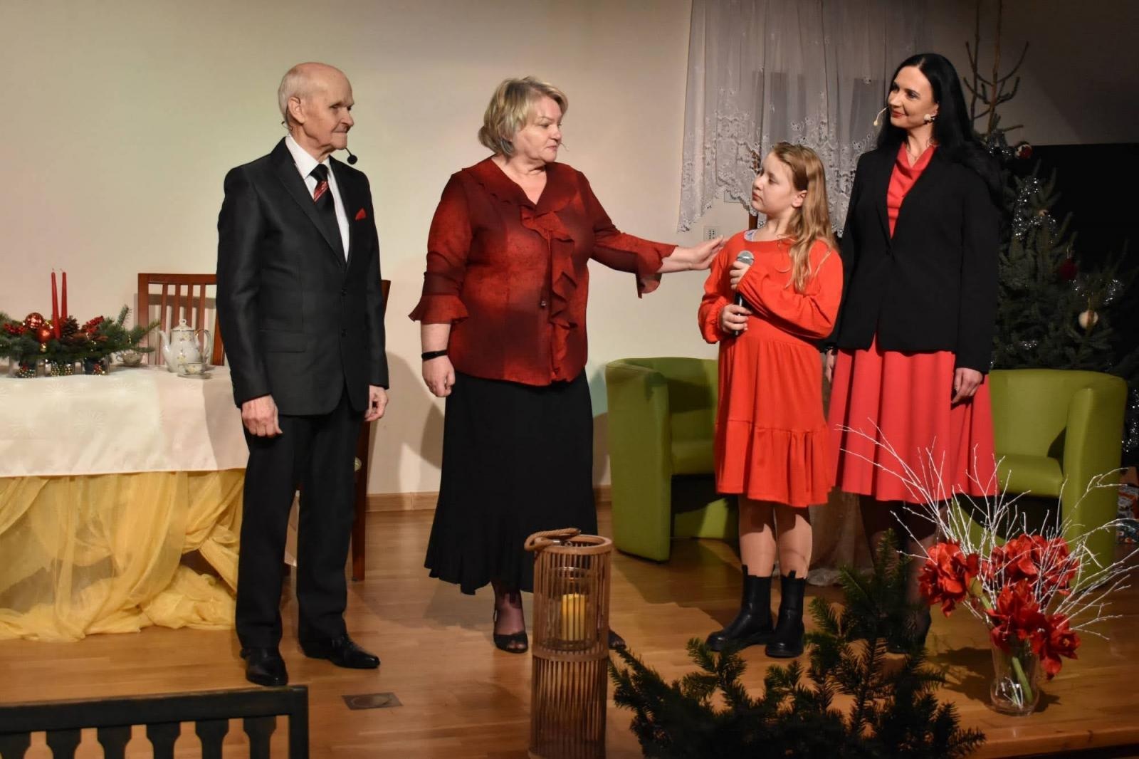 Zdjęcie w galerii na portalu naszraciborz.pl: Grudniowe refleksje… – przedświąteczne widowisko na zamku wiadomości z regionu